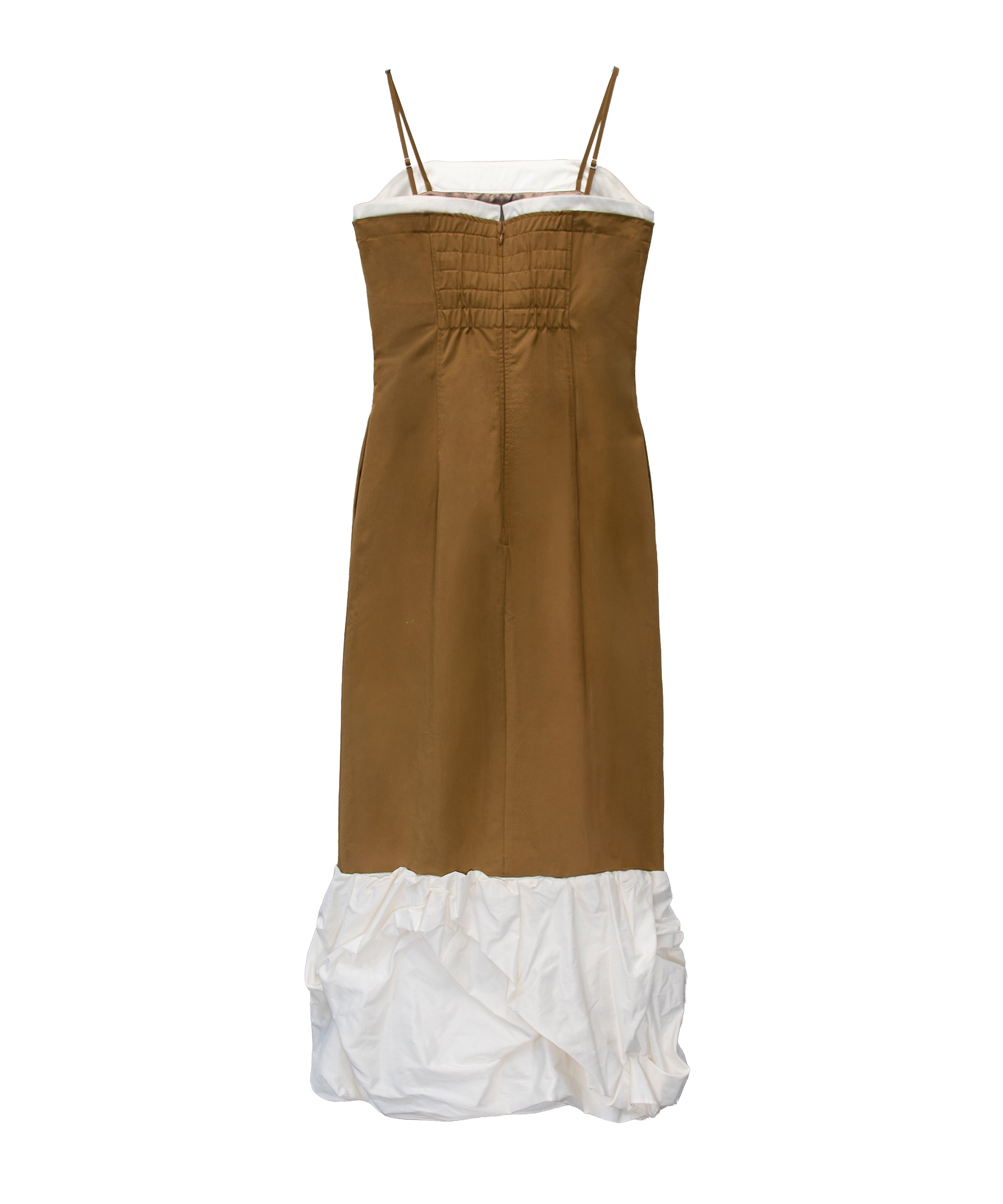 TRENCH BUBBLE DRESS キャメル 背面全身物撮り画像