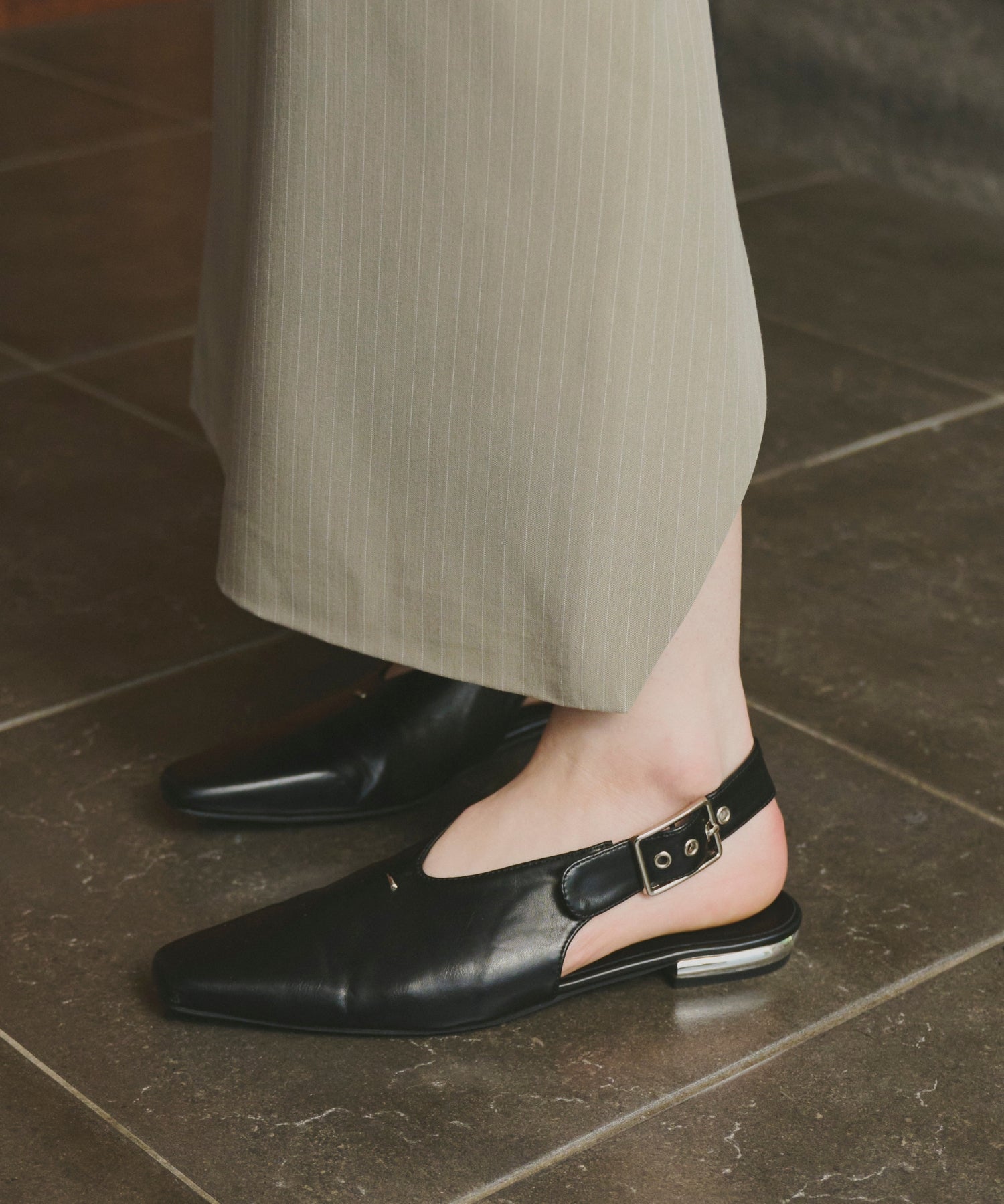 BUCKLE STRAP FLAT SHOES