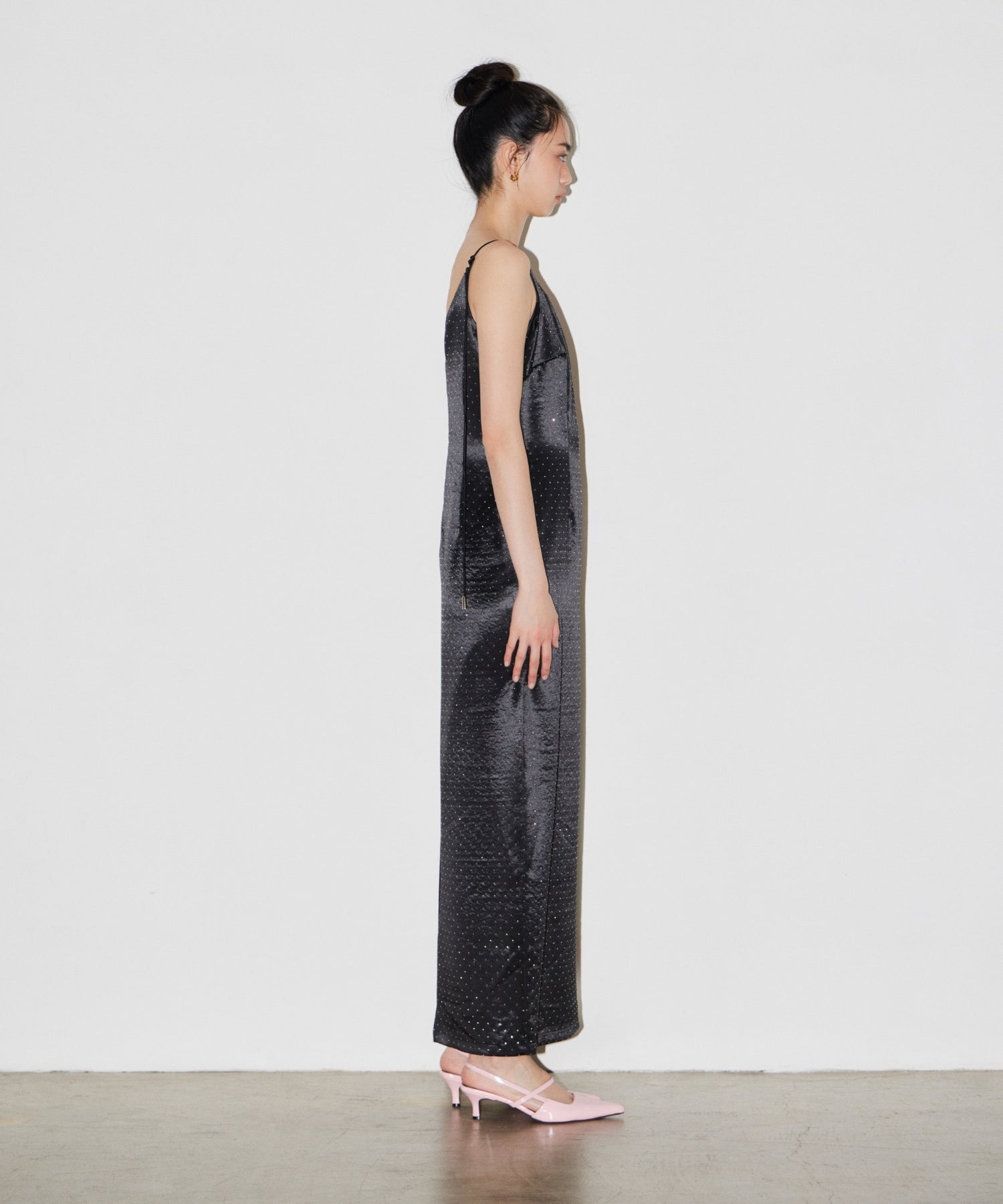 GLOSSY SATIN BACK RIBBON DRESS