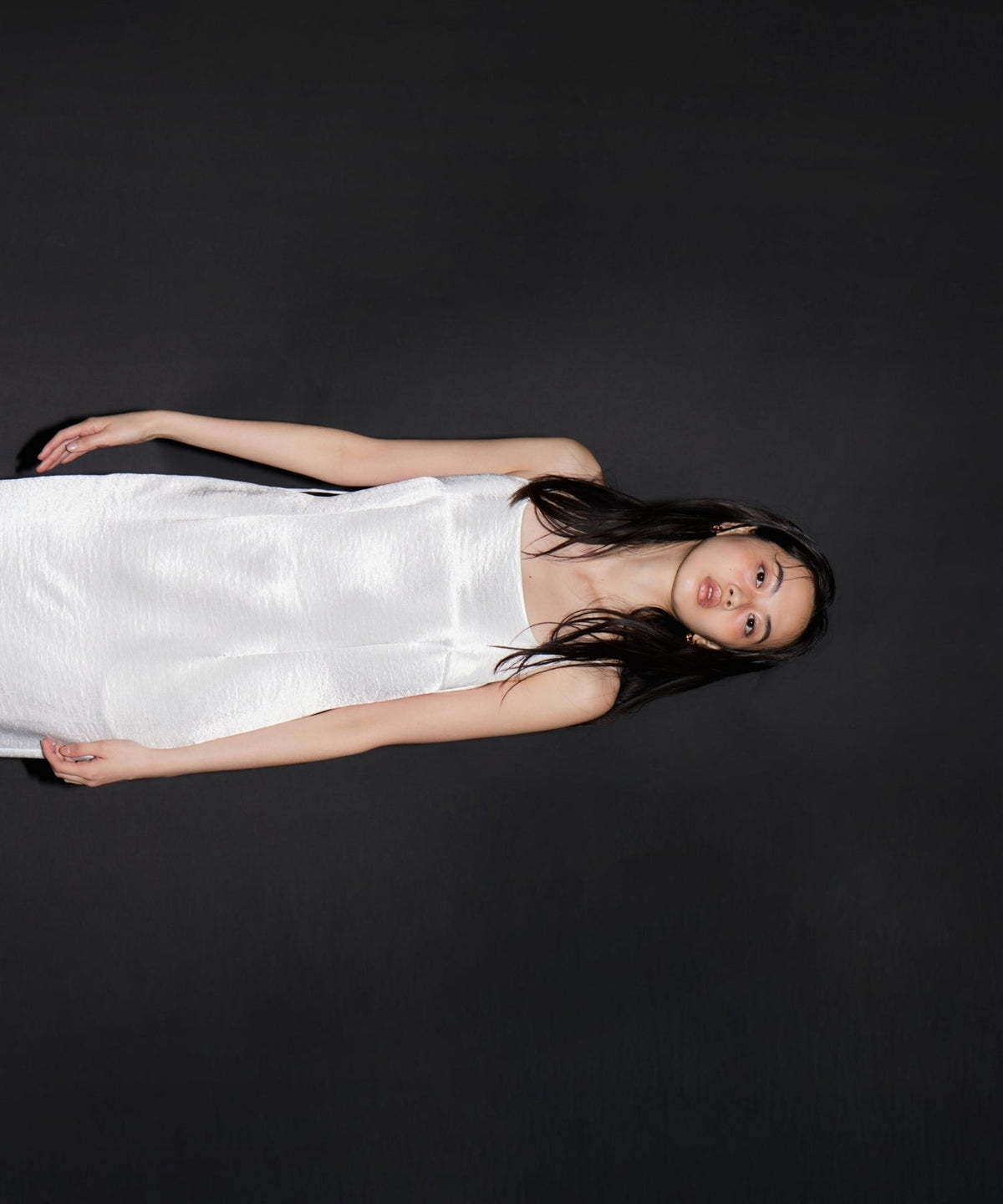 【POPUP】GLOSSY SATIN BACK RIBBON DRESS