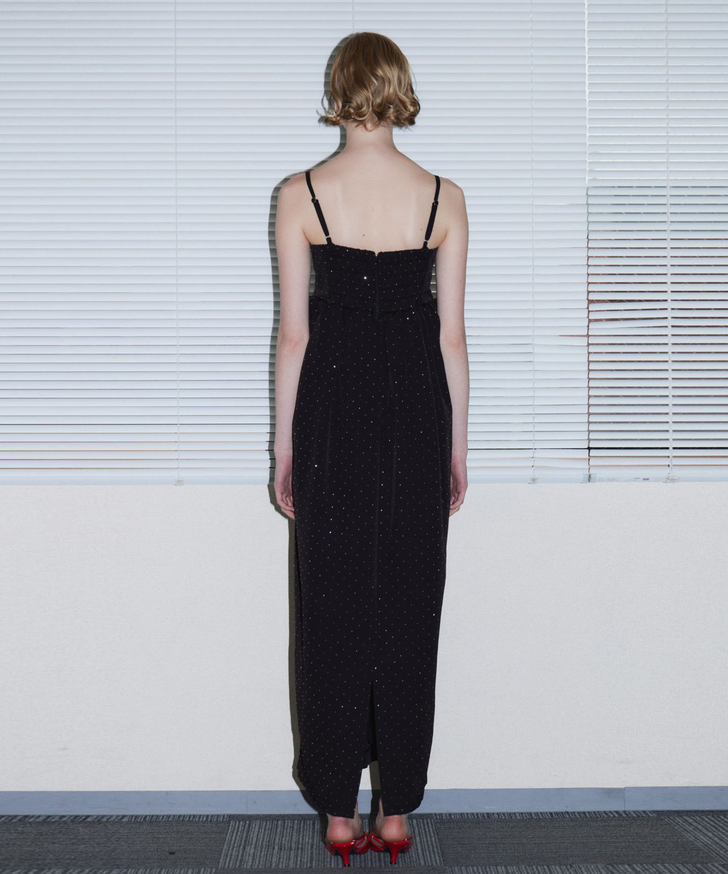GRINT RIBBON LONG DRESS ブラック 背面全身