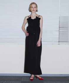 GRINT RIBBON LONG DRESS ブラック 正面全身ポーズ