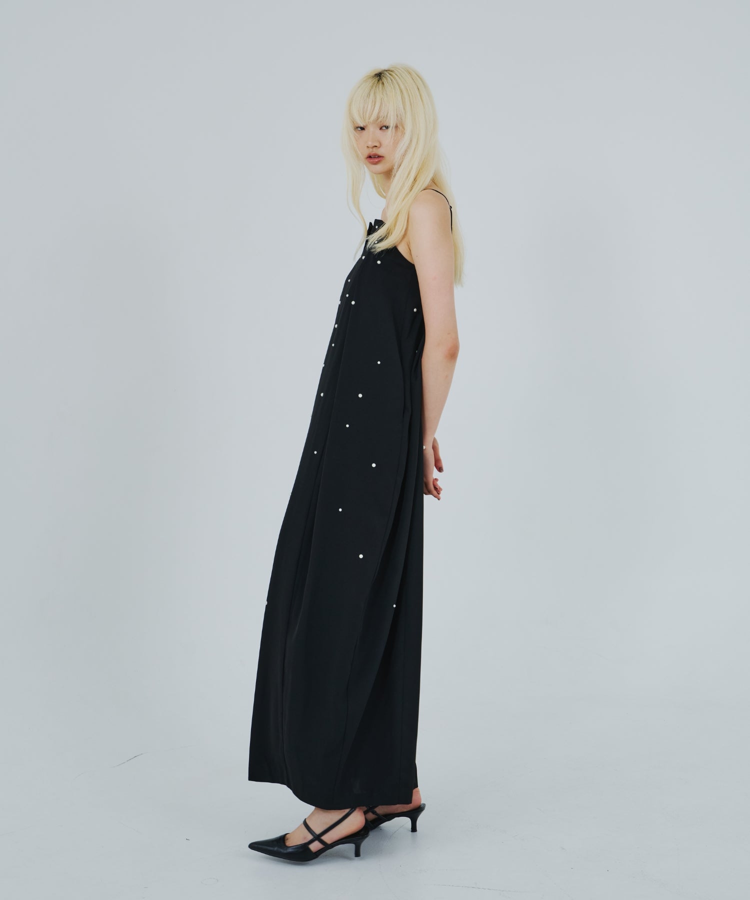 OVAL FORM PEARL DRESS