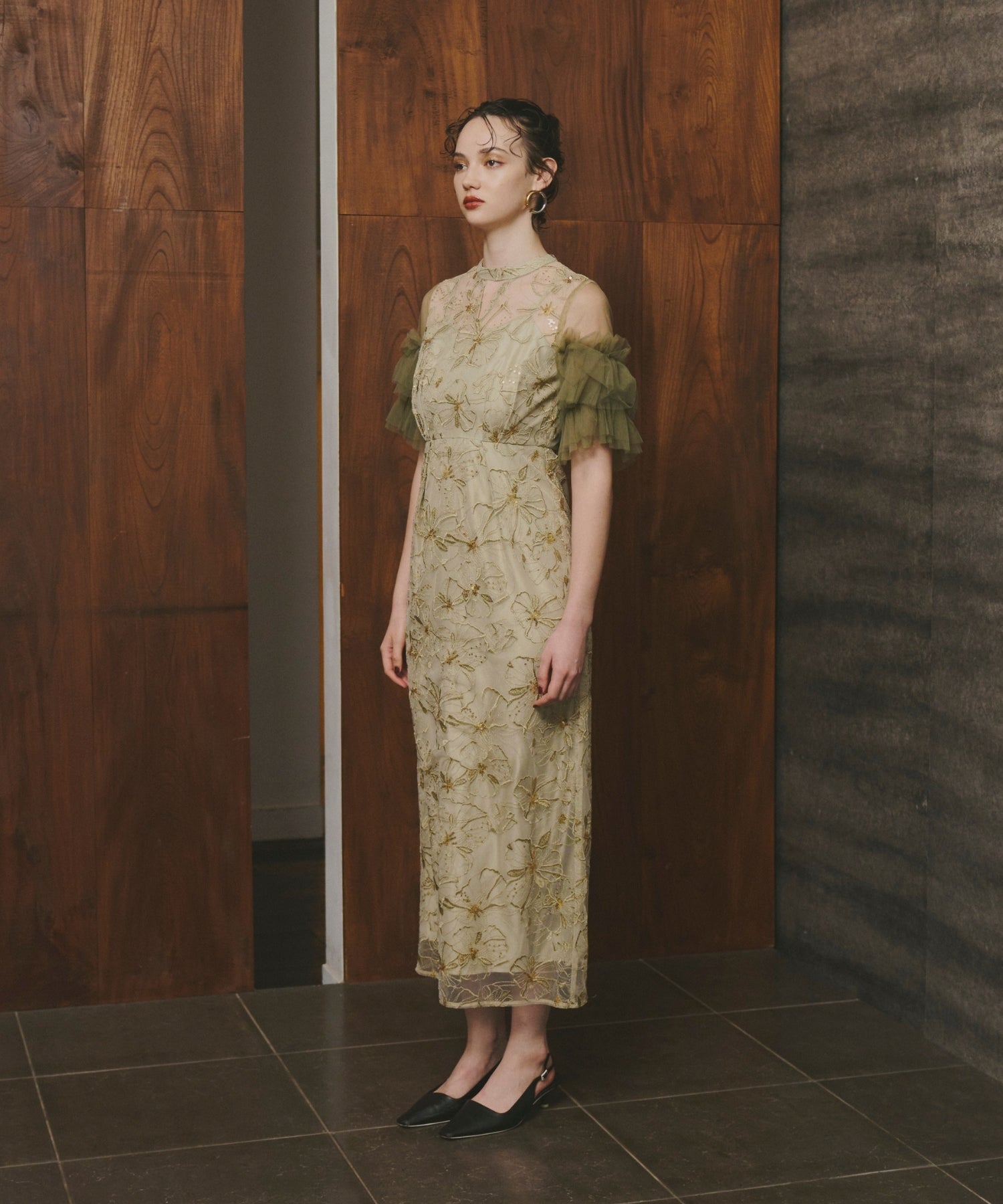 KEY NECK EMBROIDERY DRESS
