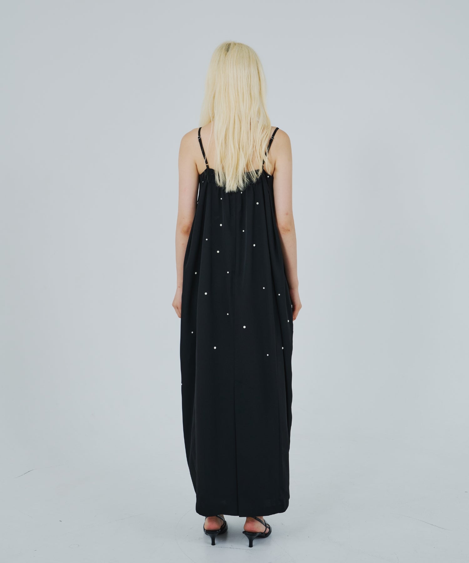 OVAL FORM PEARL DRESS
