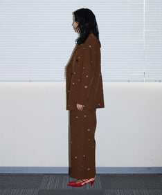 SIGNATURE JACKET ブラウン 横向き全身