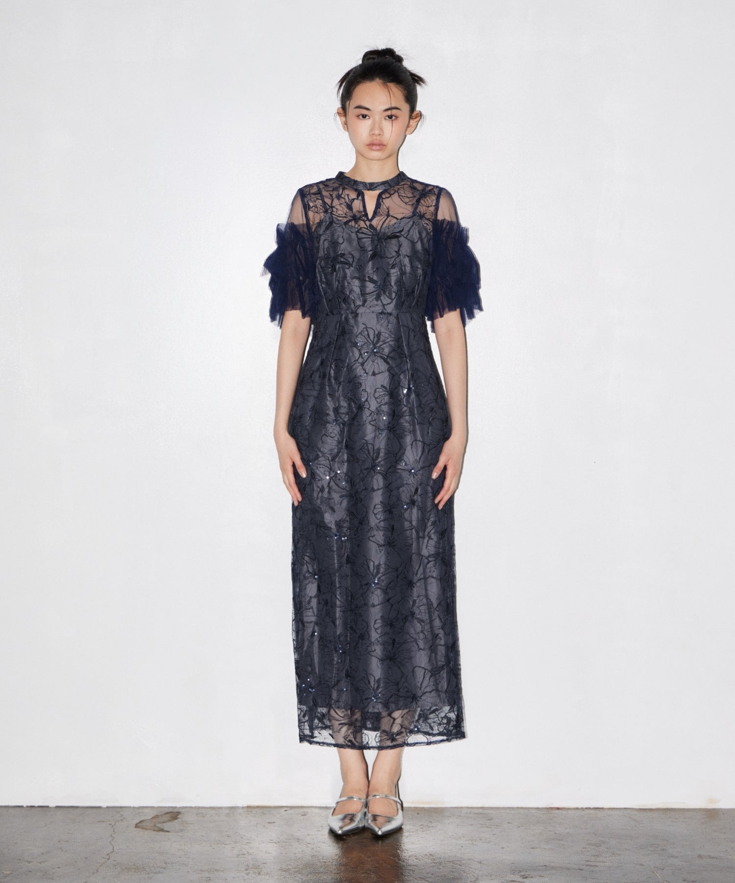 KEY NECK EMBROIDERY DRESS