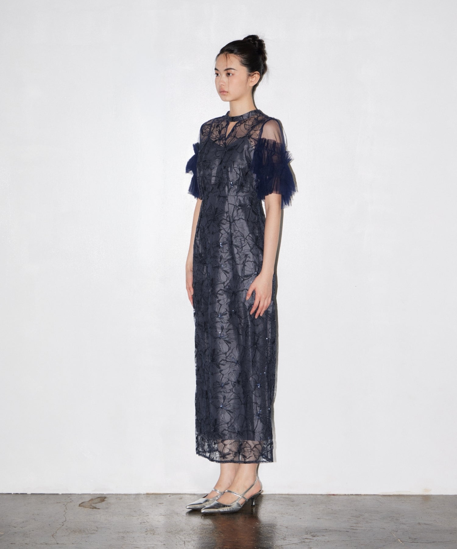KEY NECK EMBROIDERY DRESS