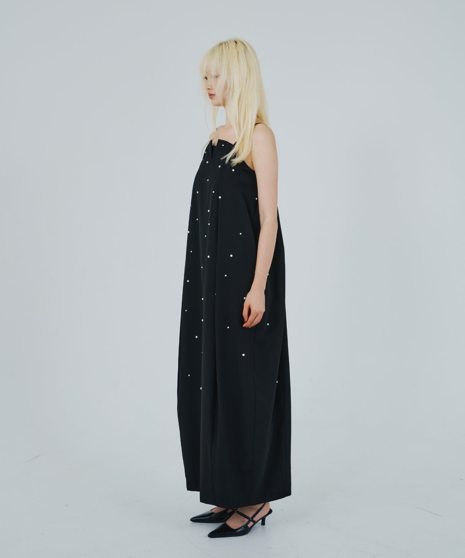 OVAL FORM PEARL DRESS