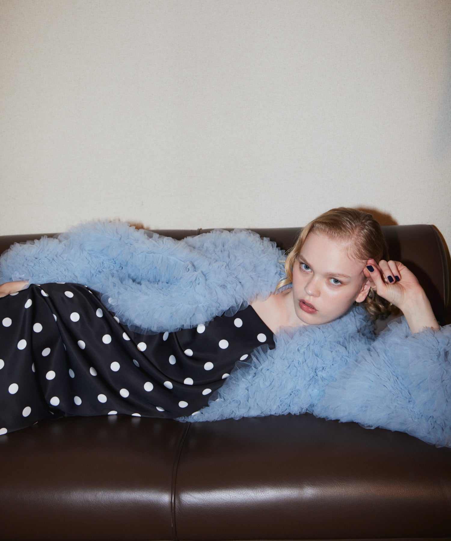 VOLUME TULLE JACKET  ブルー  ポーズ コンセプト画像