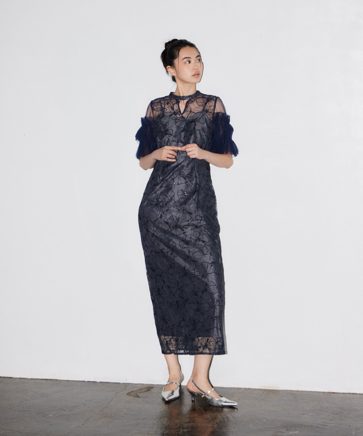 KEY NECK EMBROIDERY DRESS