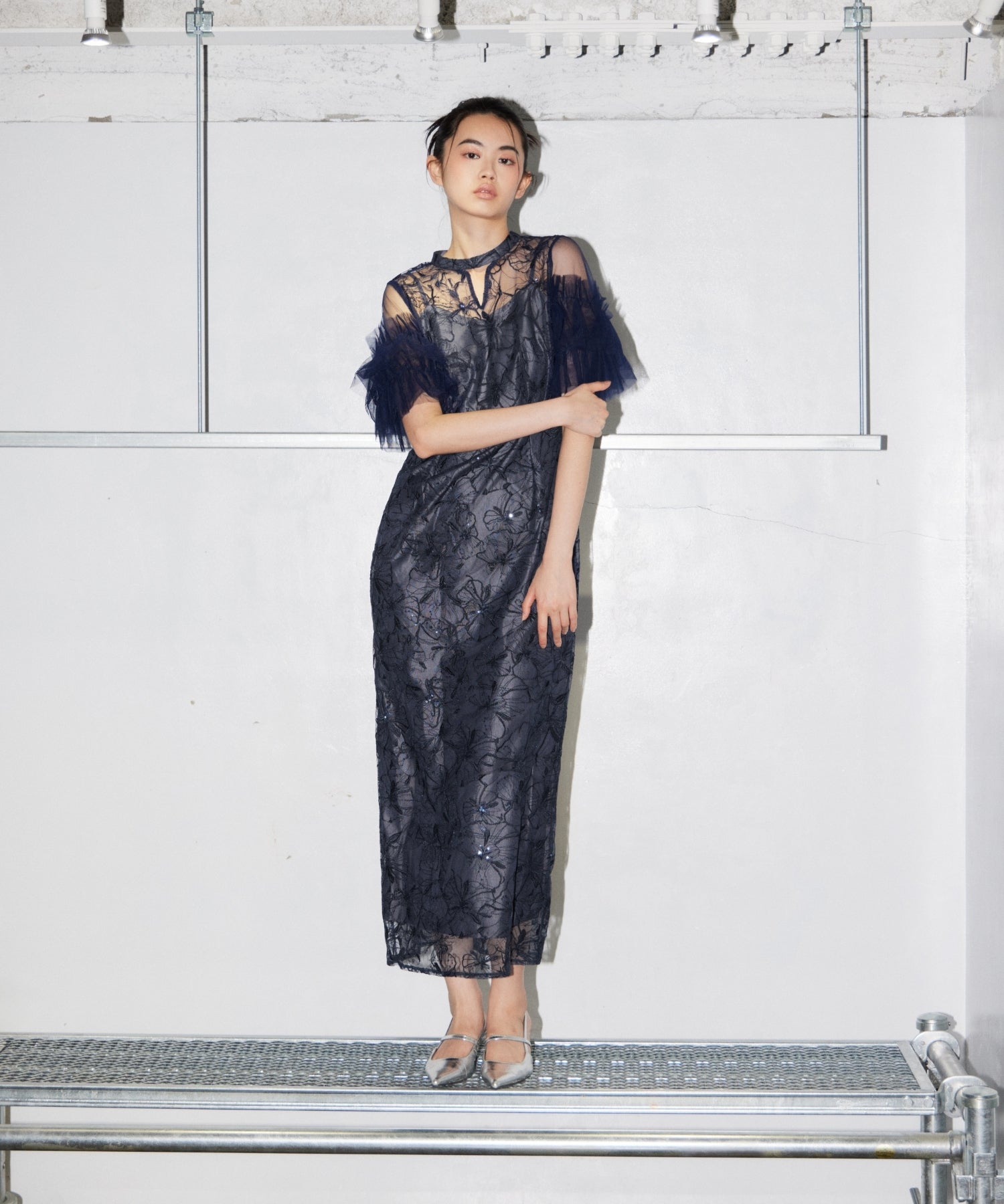 KEY NECK EMBROIDERY DRESS