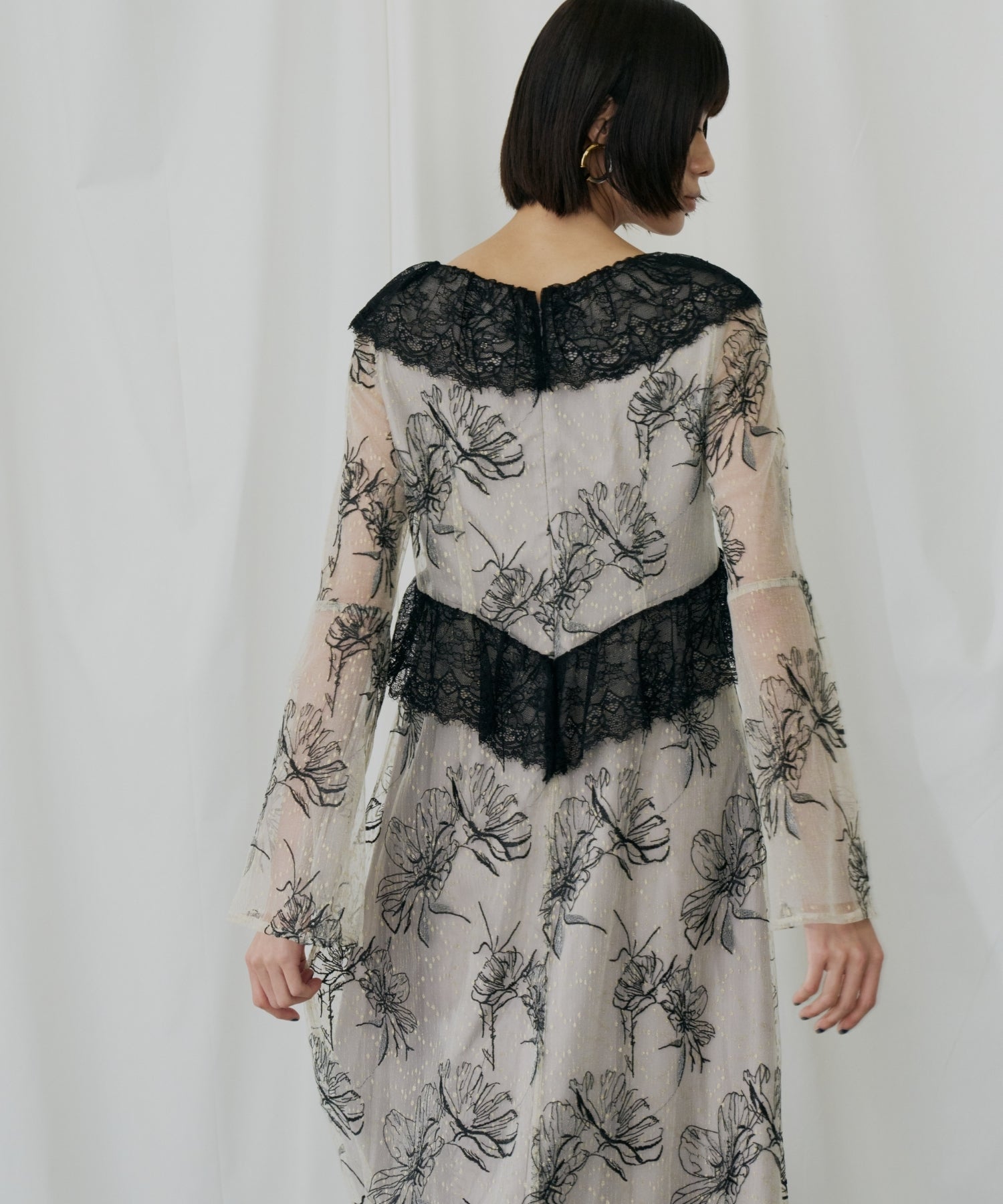 CROSS LACE FLOWER DRESS