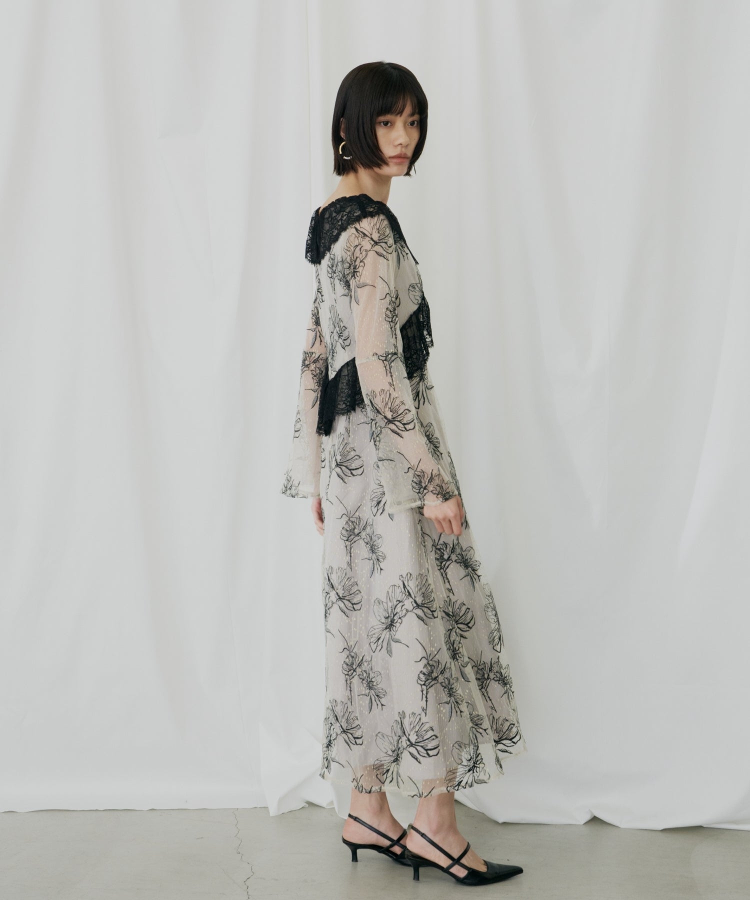 CROSS LACE FLOWER DRESS