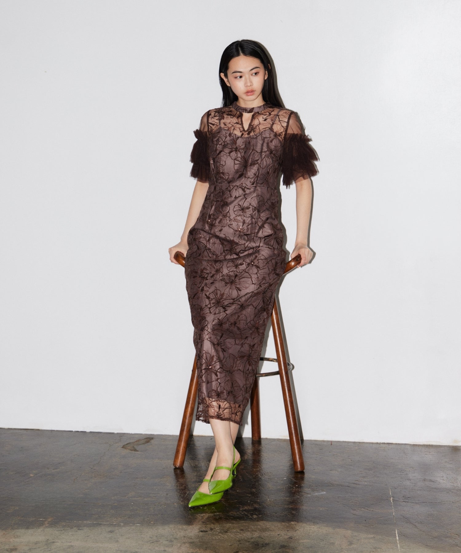 KEY NECK EMBROIDERY DRESS