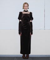 GRINT VELOUR DRESS ダークブラウン 正面全身着用