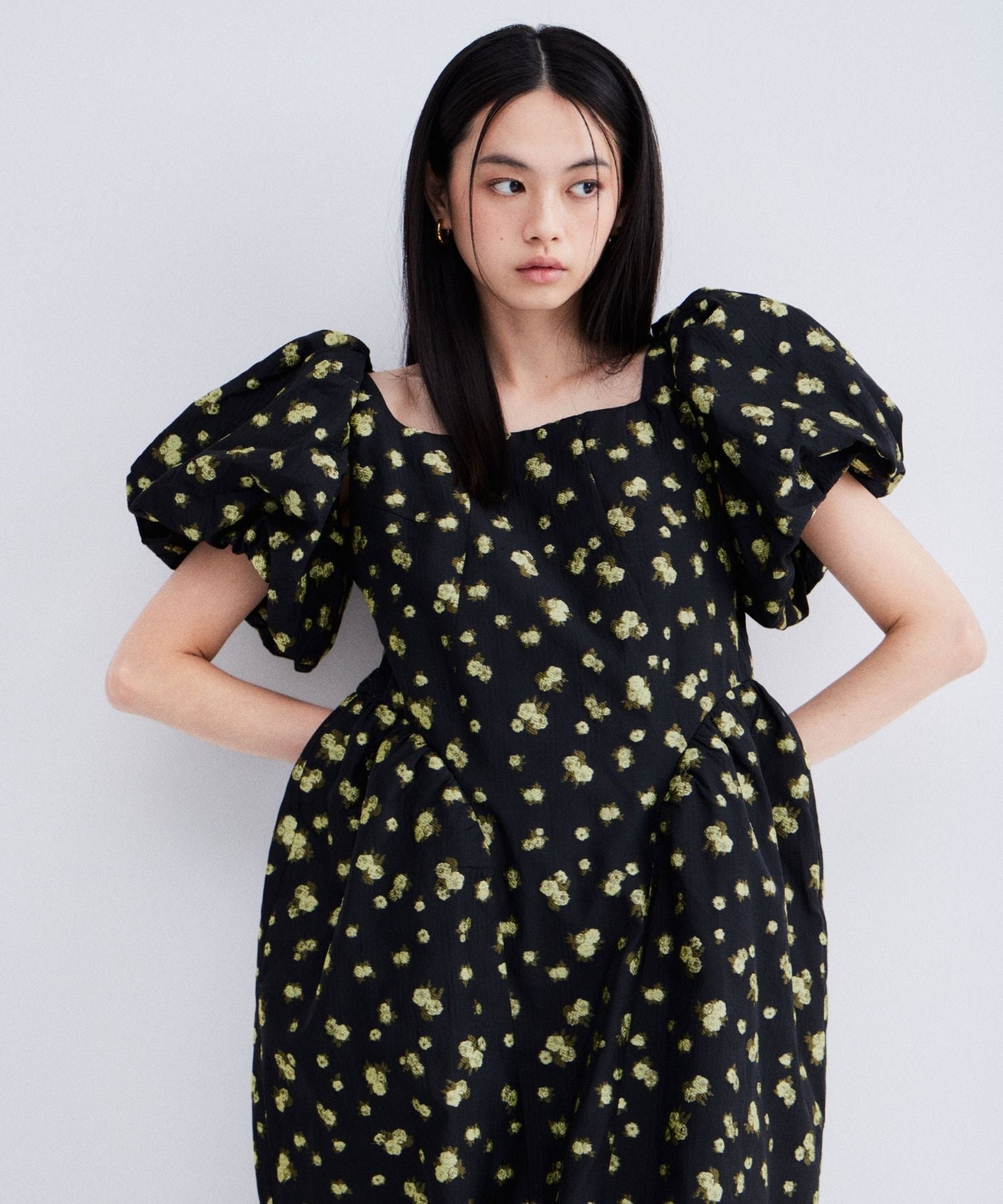 ［本日限り］Flower Jacquard Forme Dress FLOWER JACQUARD FORME DRESS