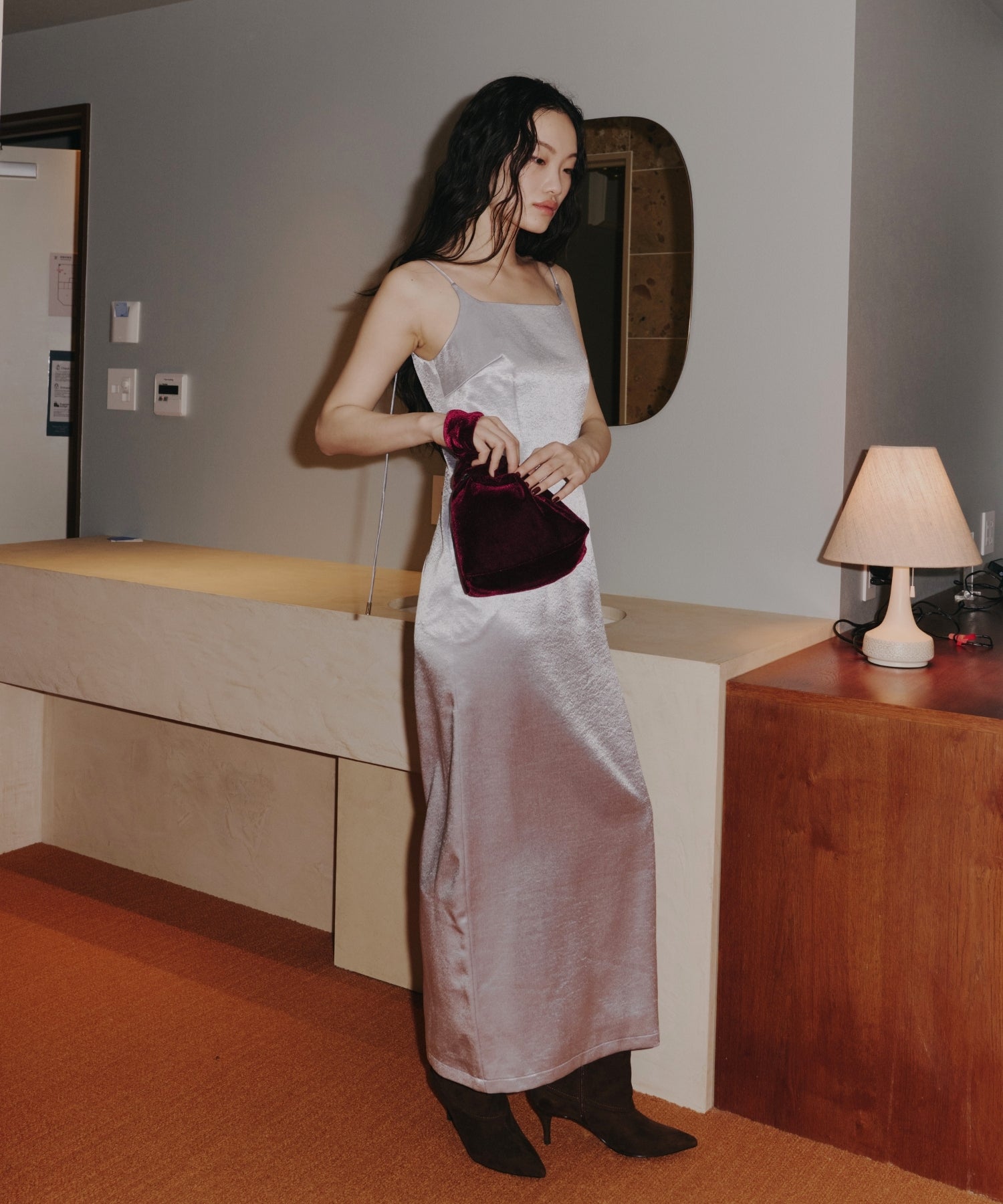 GLOSSY SATIN BACK RIBBON DRESS