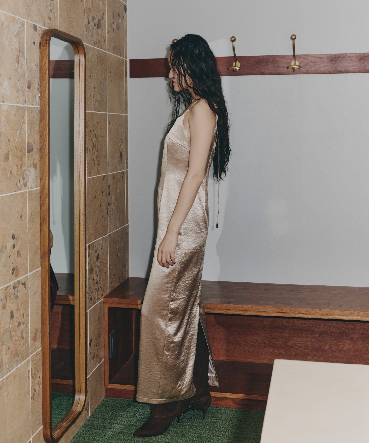 GLOSSY SATIN BACK RIBBON DRESS