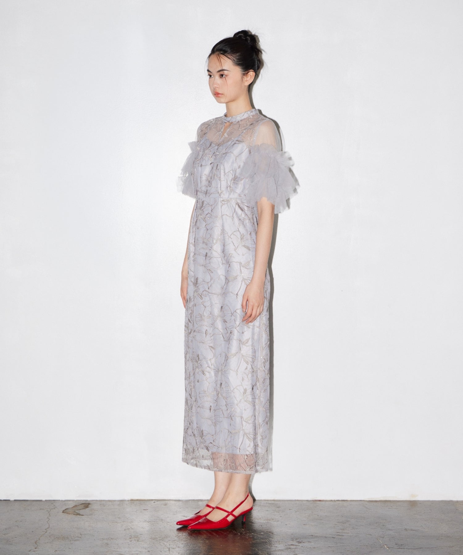 KEY NECK EMBROIDERY DRESS