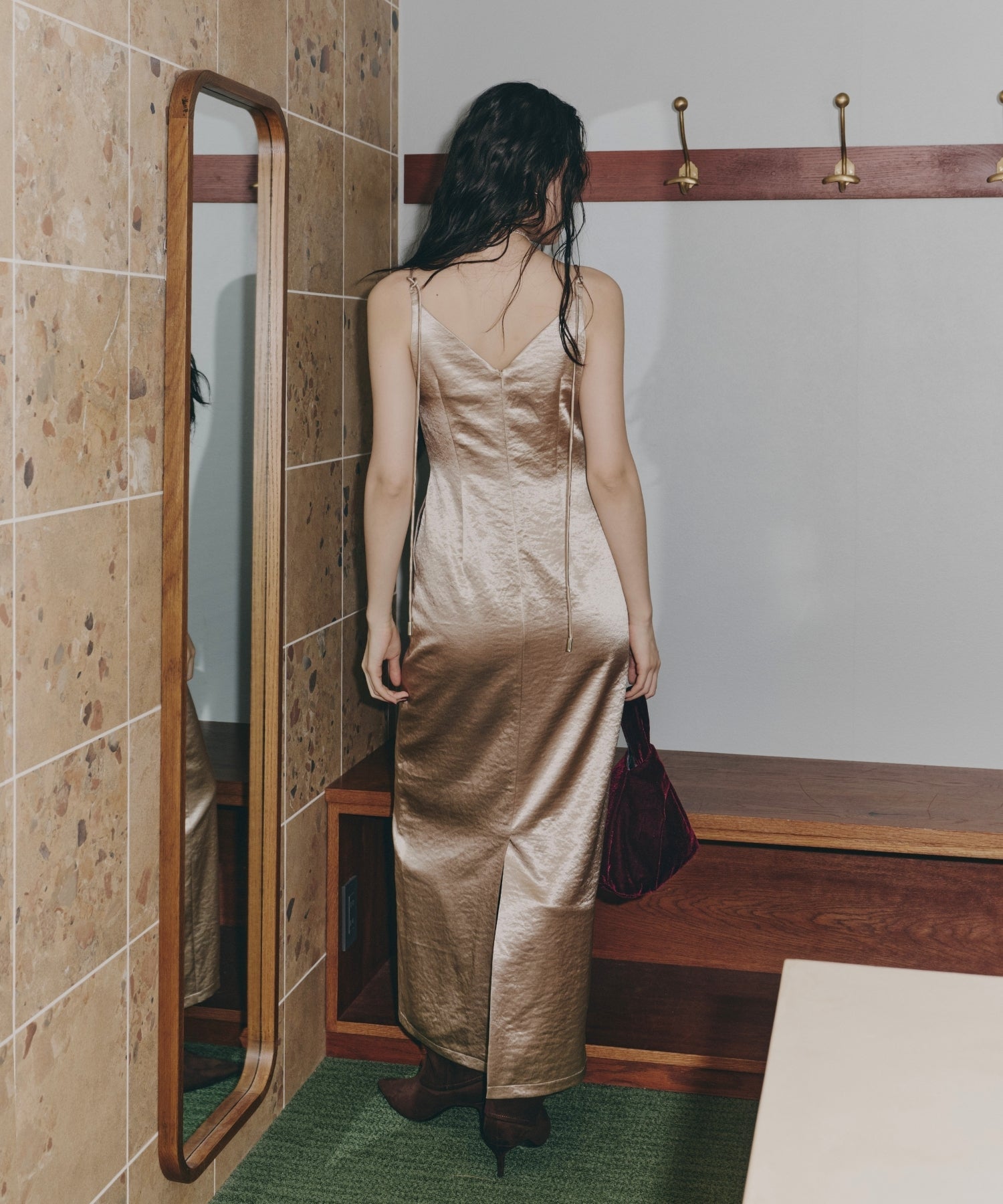 【POPUP】GLOSSY SATIN BACK RIBBON DRESS