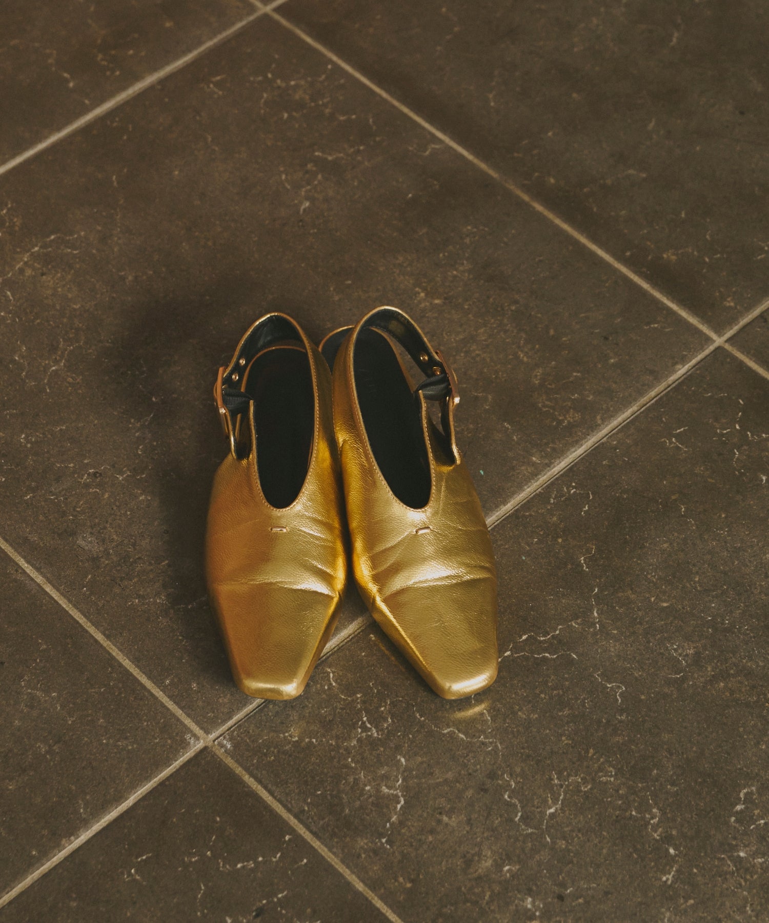 BUCKLE STRAP FLAT SHOES