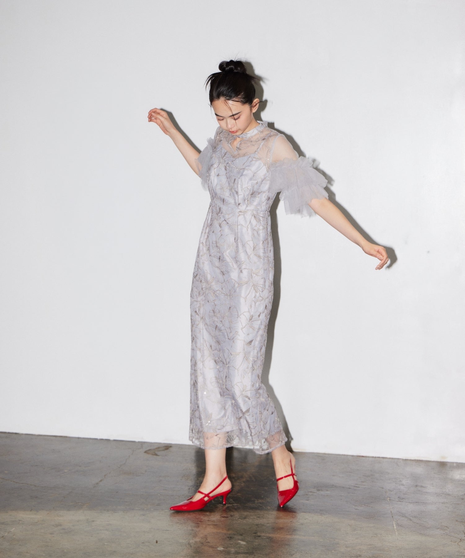 KEY NECK EMBROIDERY DRESS