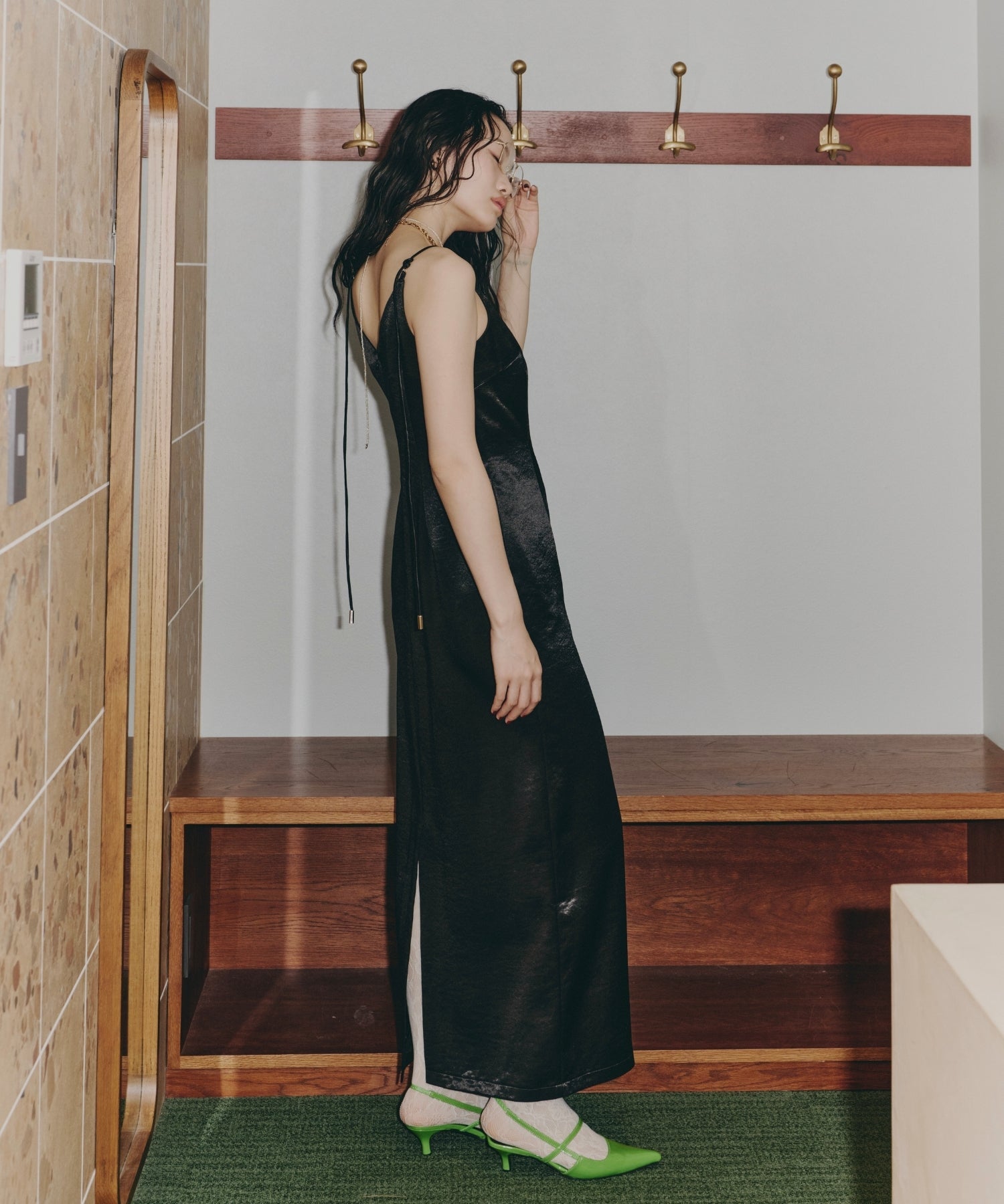 【POPUP】GLOSSY SATIN BACK RIBBON DRESS