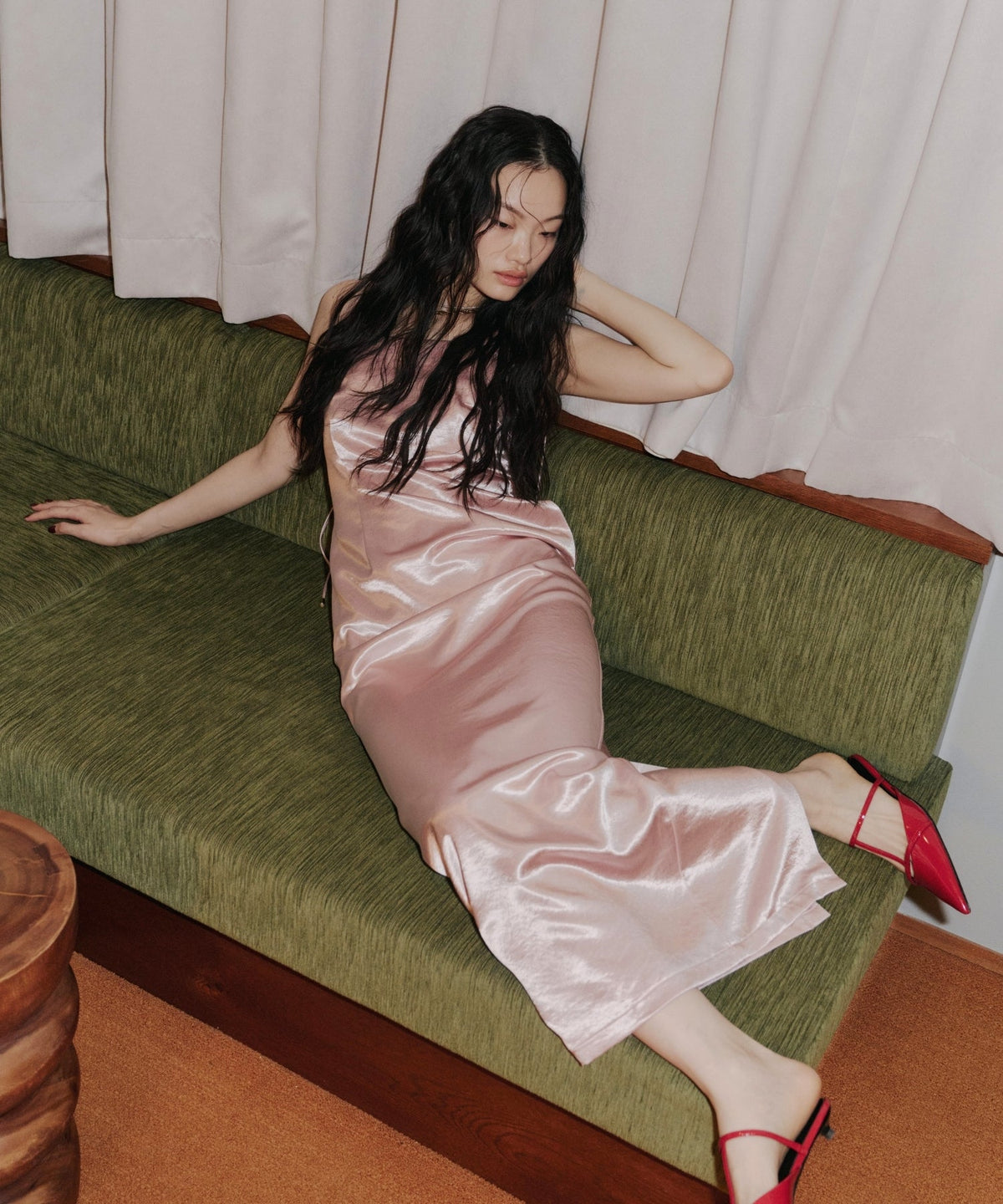 【POPUP】GLOSSY SATIN BACK RIBBON DRESS
