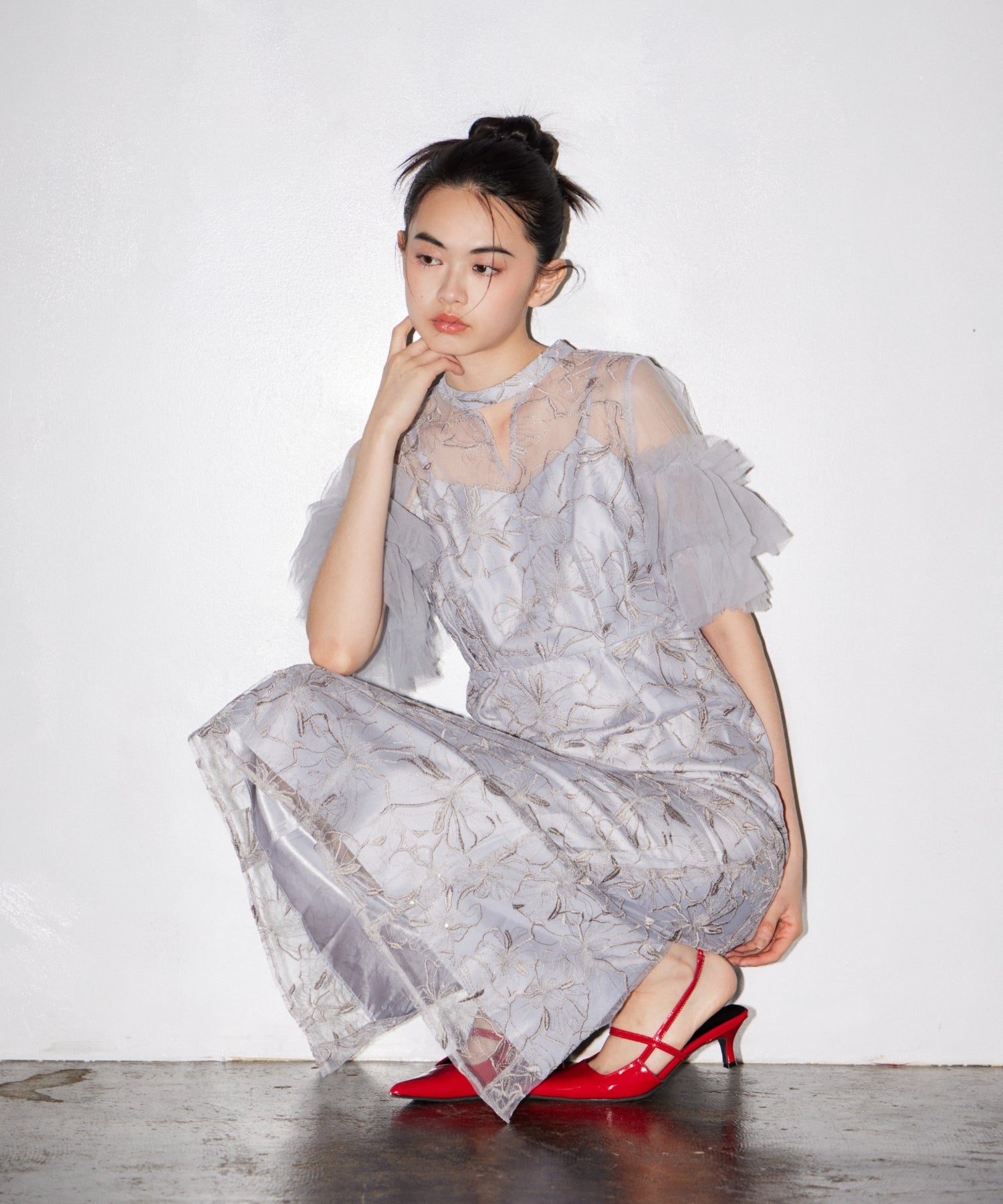 KEY NECK EMBROIDERY DRESS