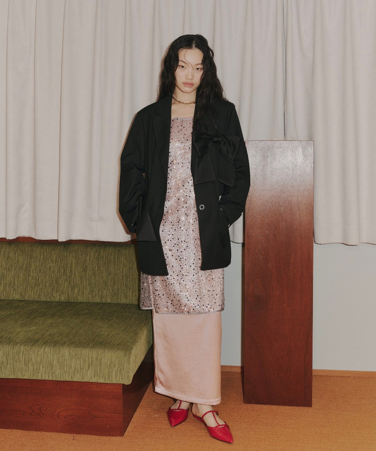 【POPUP】GLOSSY SATIN BACK RIBBON DRESS