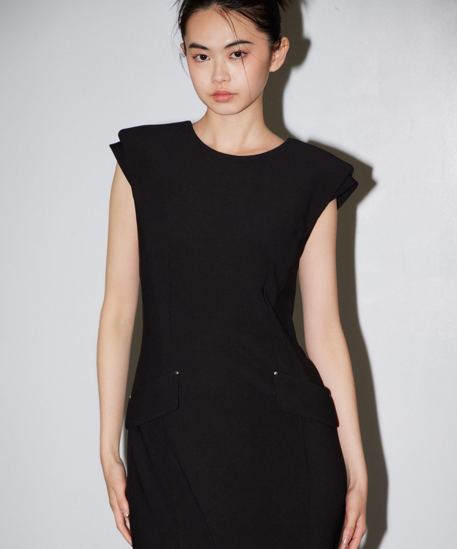 BACK OPEN FORM DRESS