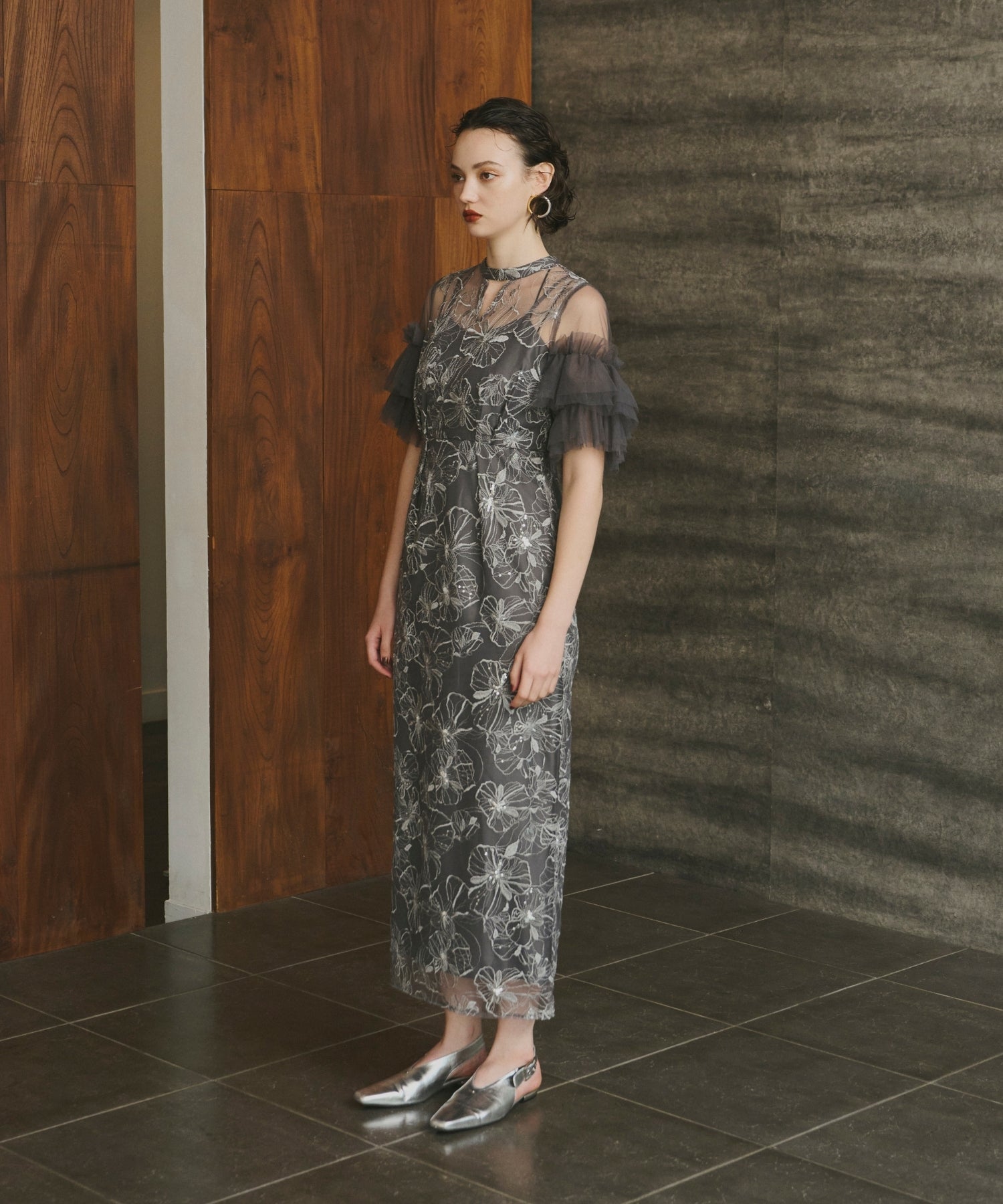 KEY NECK EMBROIDERY DRESS
