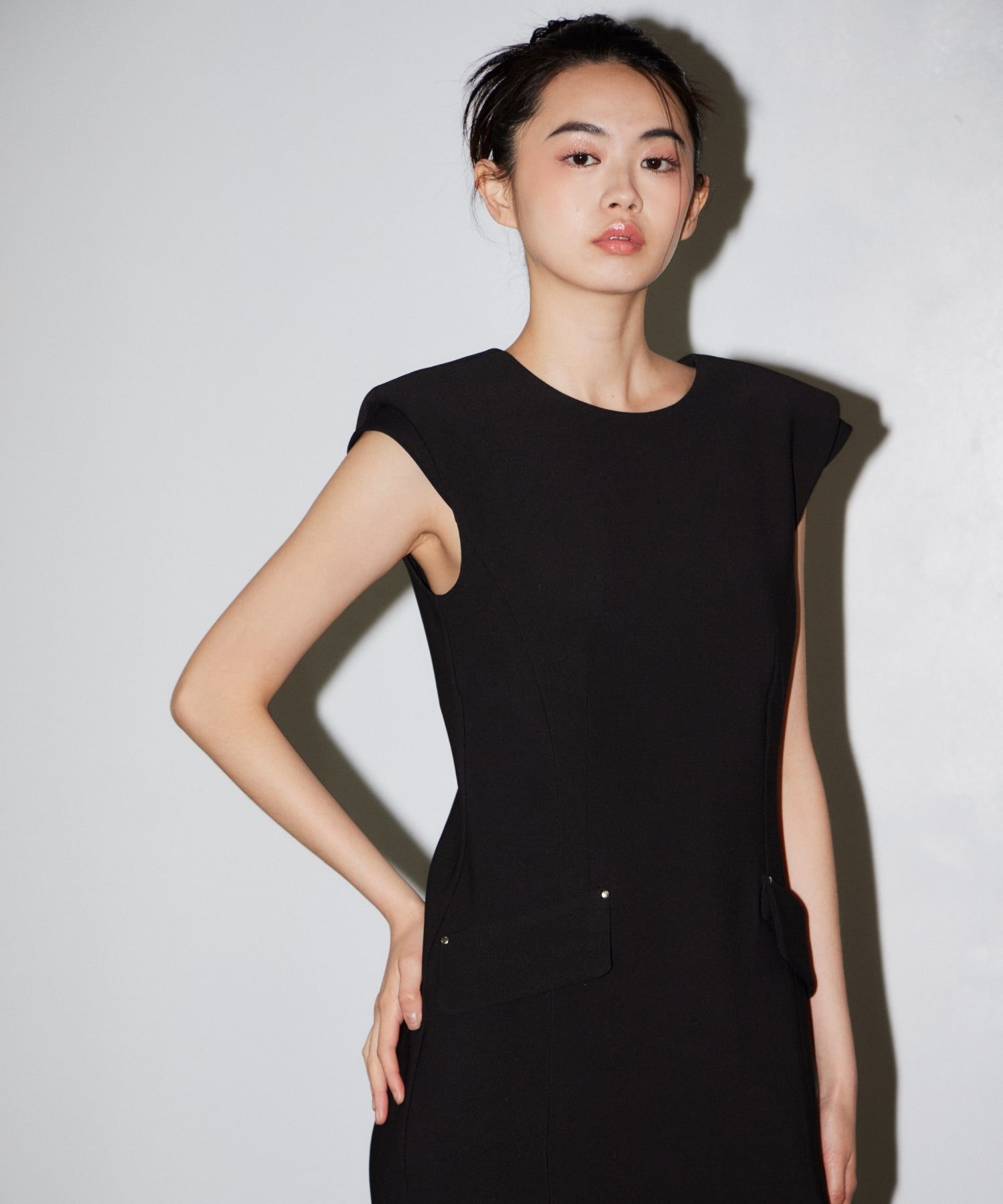BACK OPEN FORM DRESS
