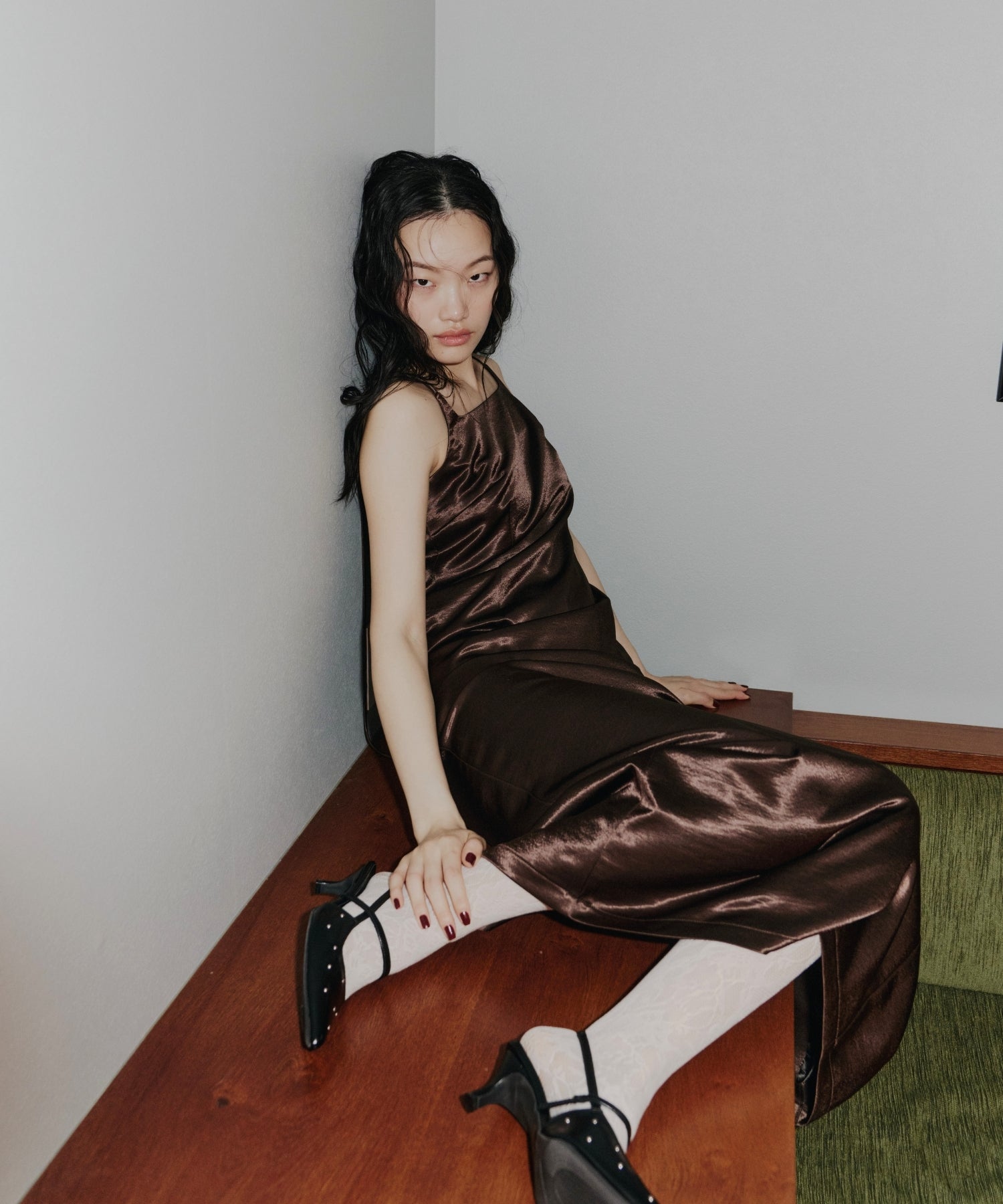 【POPUP】GLOSSY SATIN BACK RIBBON DRESS