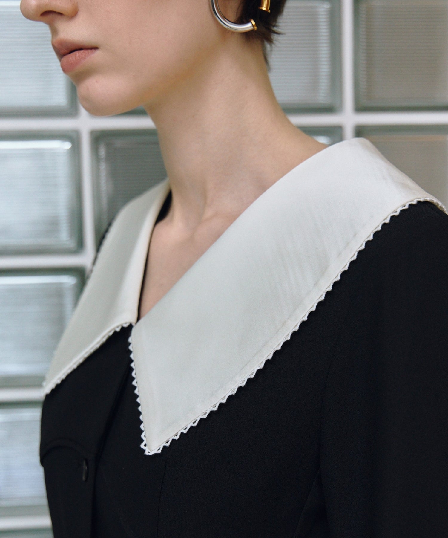 CONTRAST COLLAR SET UP DRESS