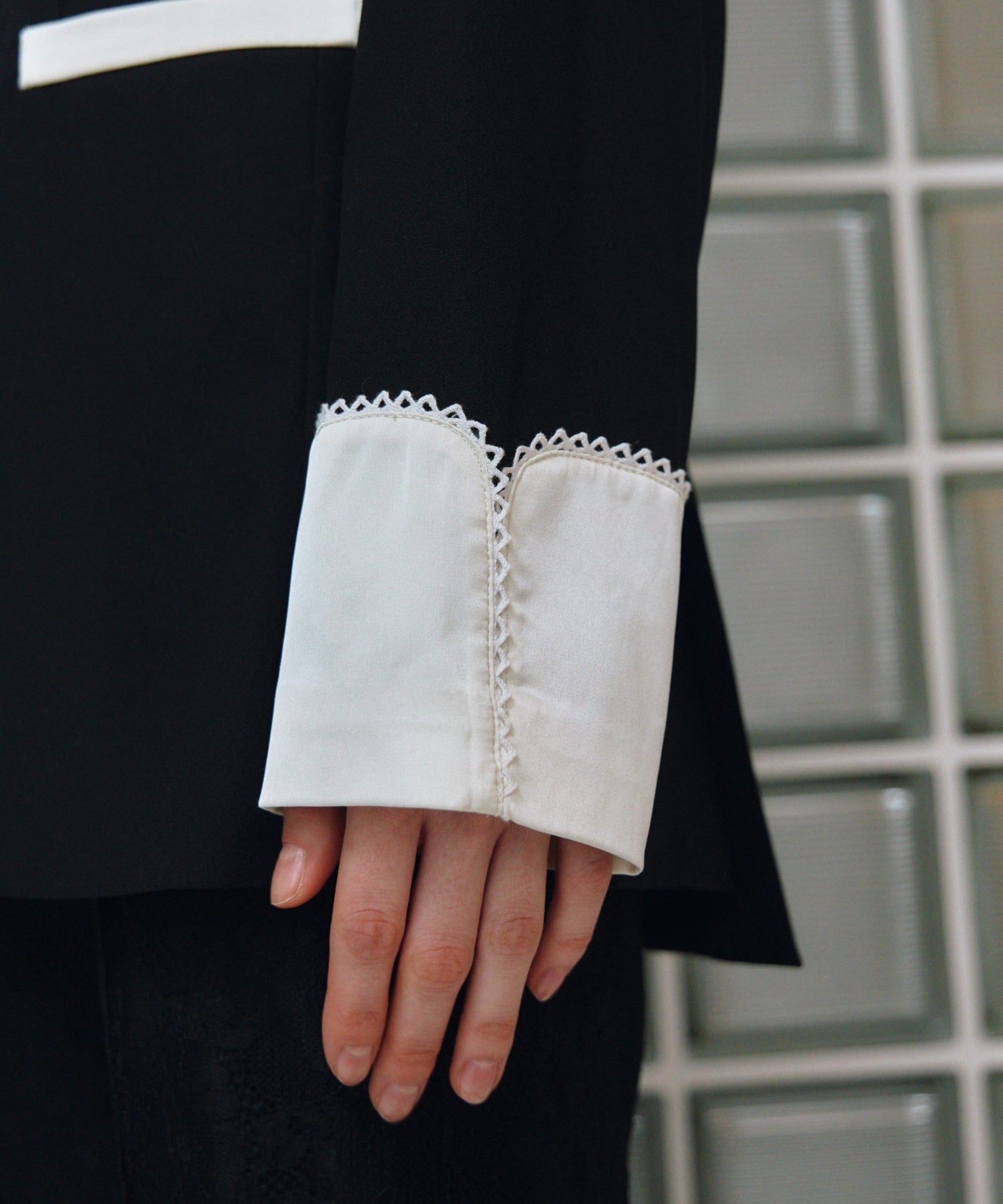 CONTRAST COLLAR SET UP DRESS
