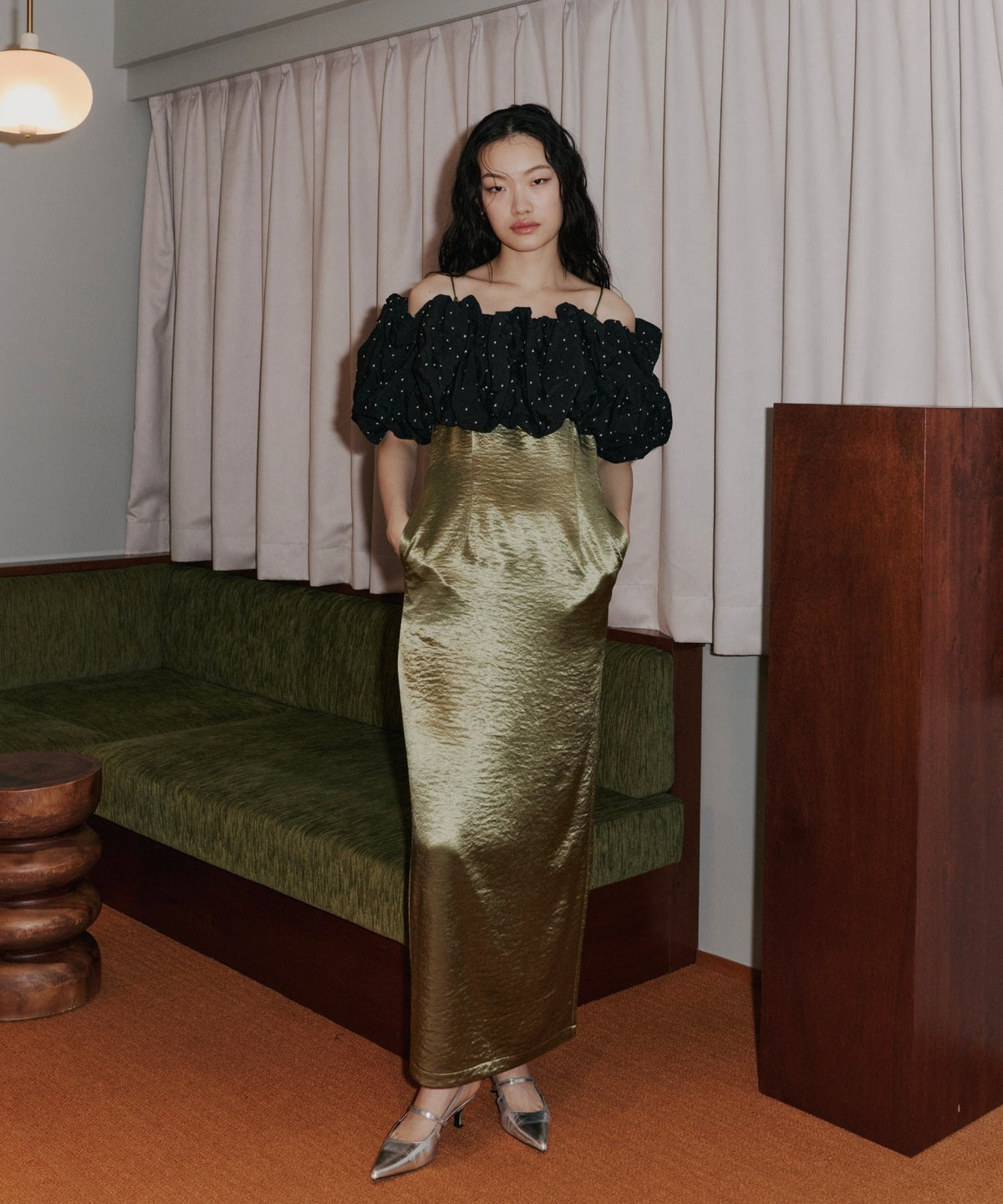 【POPUP】GLOSSY SATIN BACK RIBBON DRESS