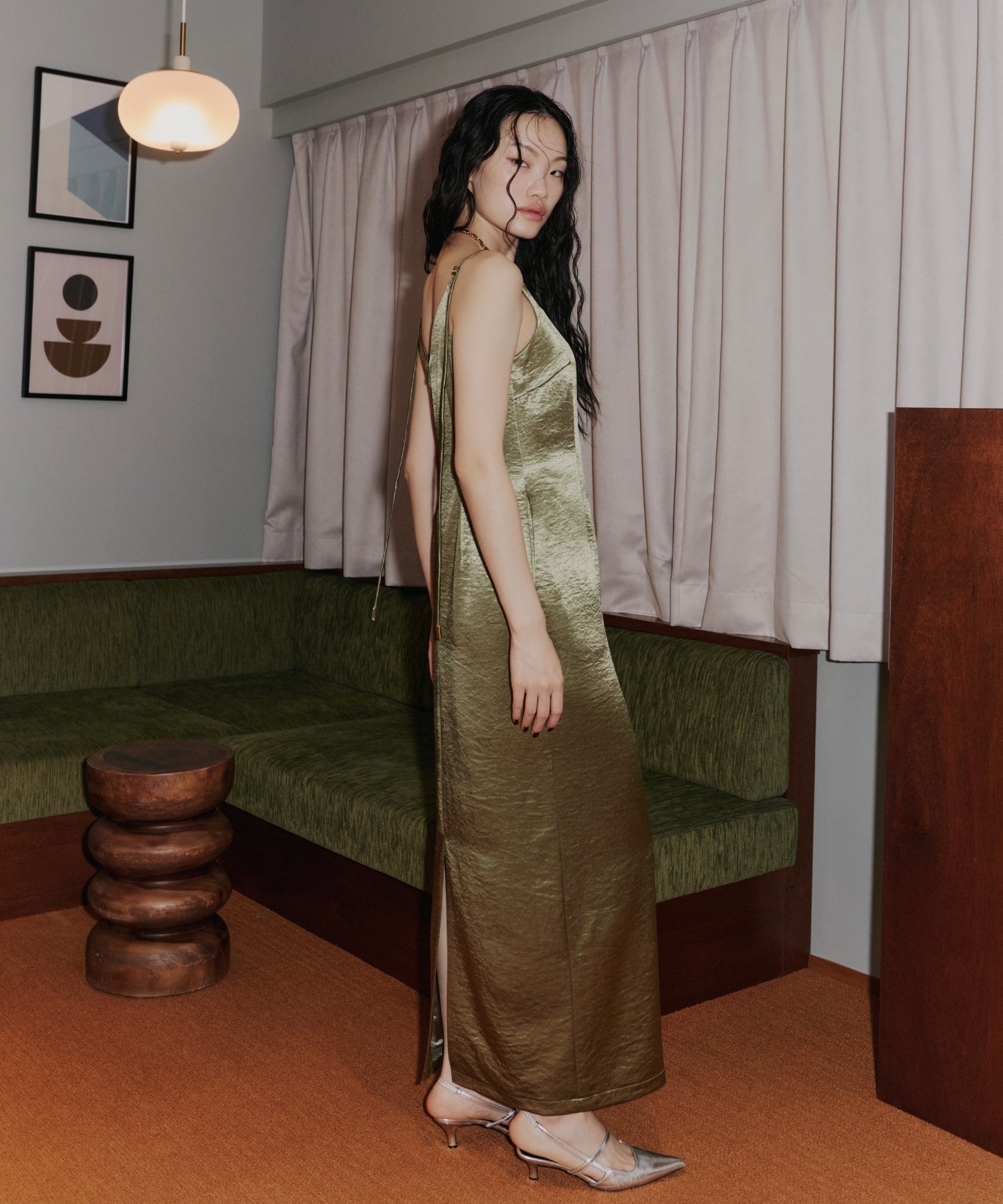 【POPUP】GLOSSY SATIN BACK RIBBON DRESS