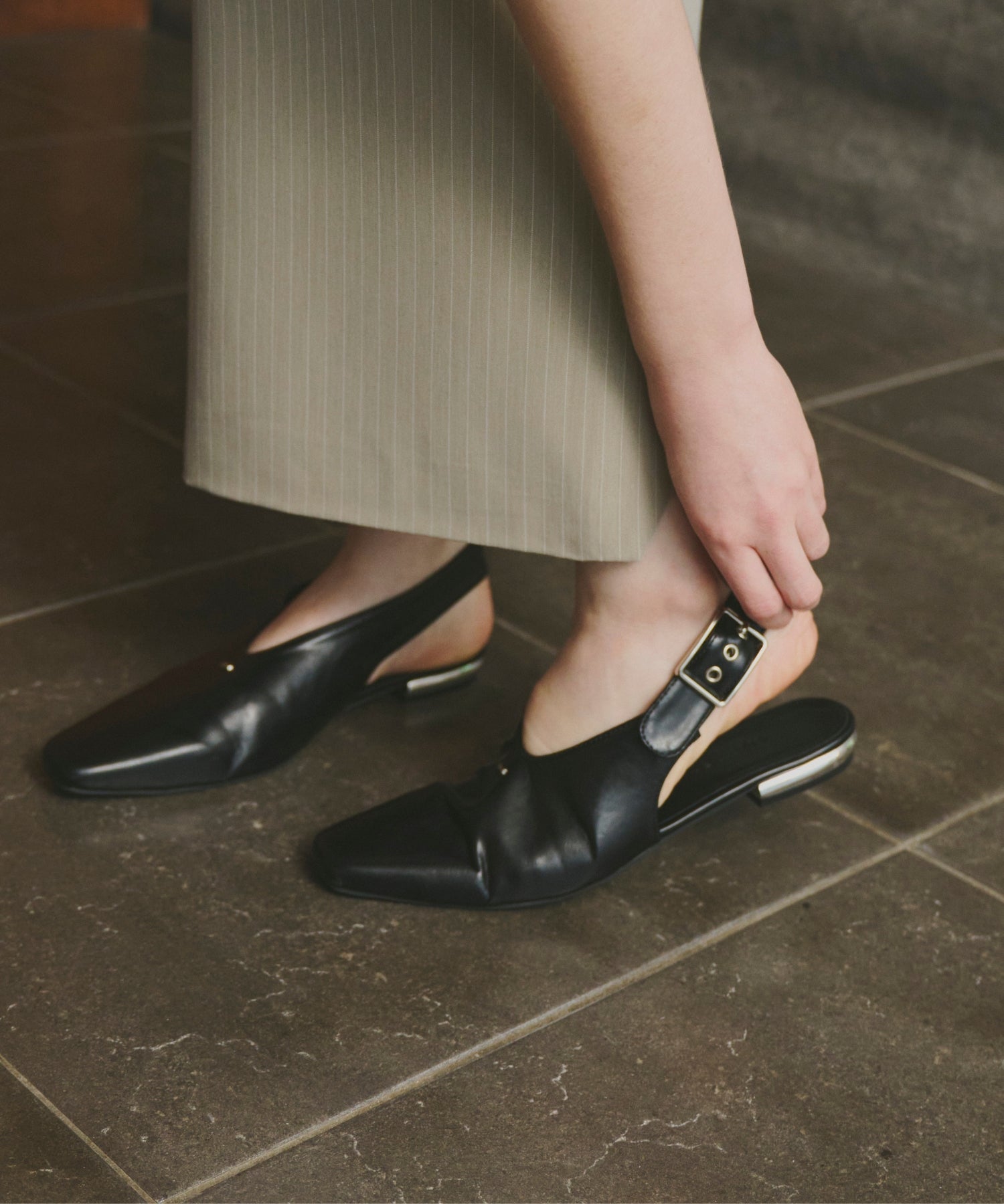 BUCKLE STRAP FLAT SHOES