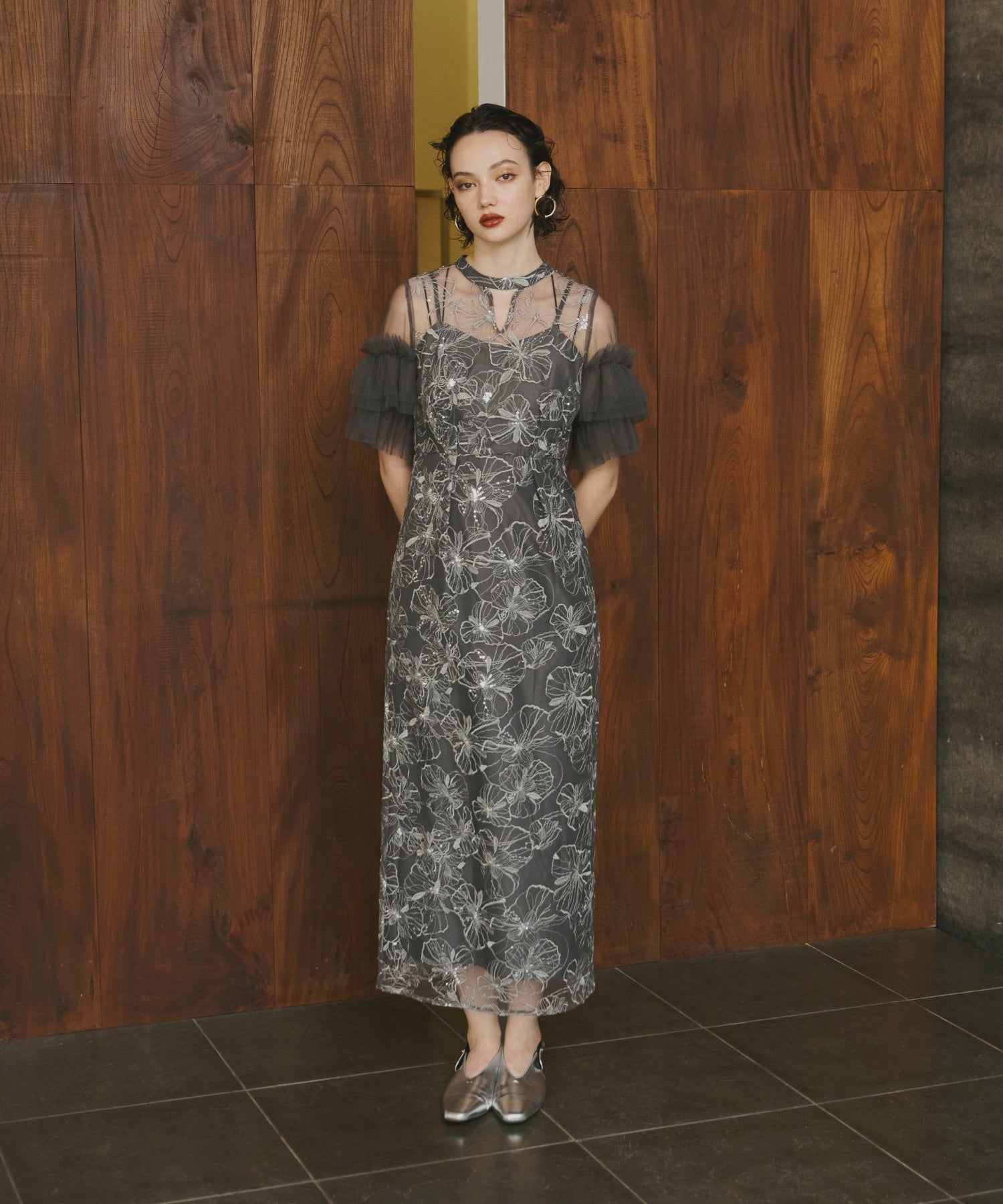 KEY NECK EMBROIDERY DRESS