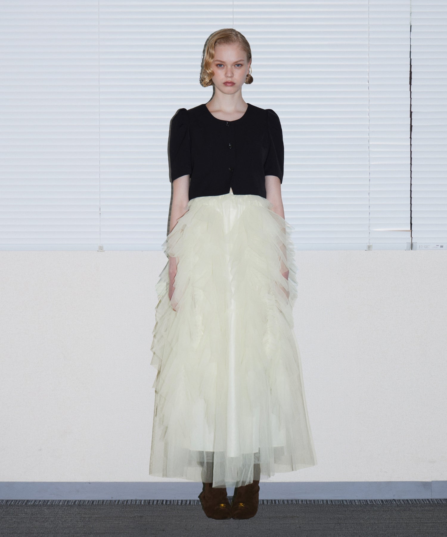 JELLYFISH DRESS アイボリーブラック 正面全身着用