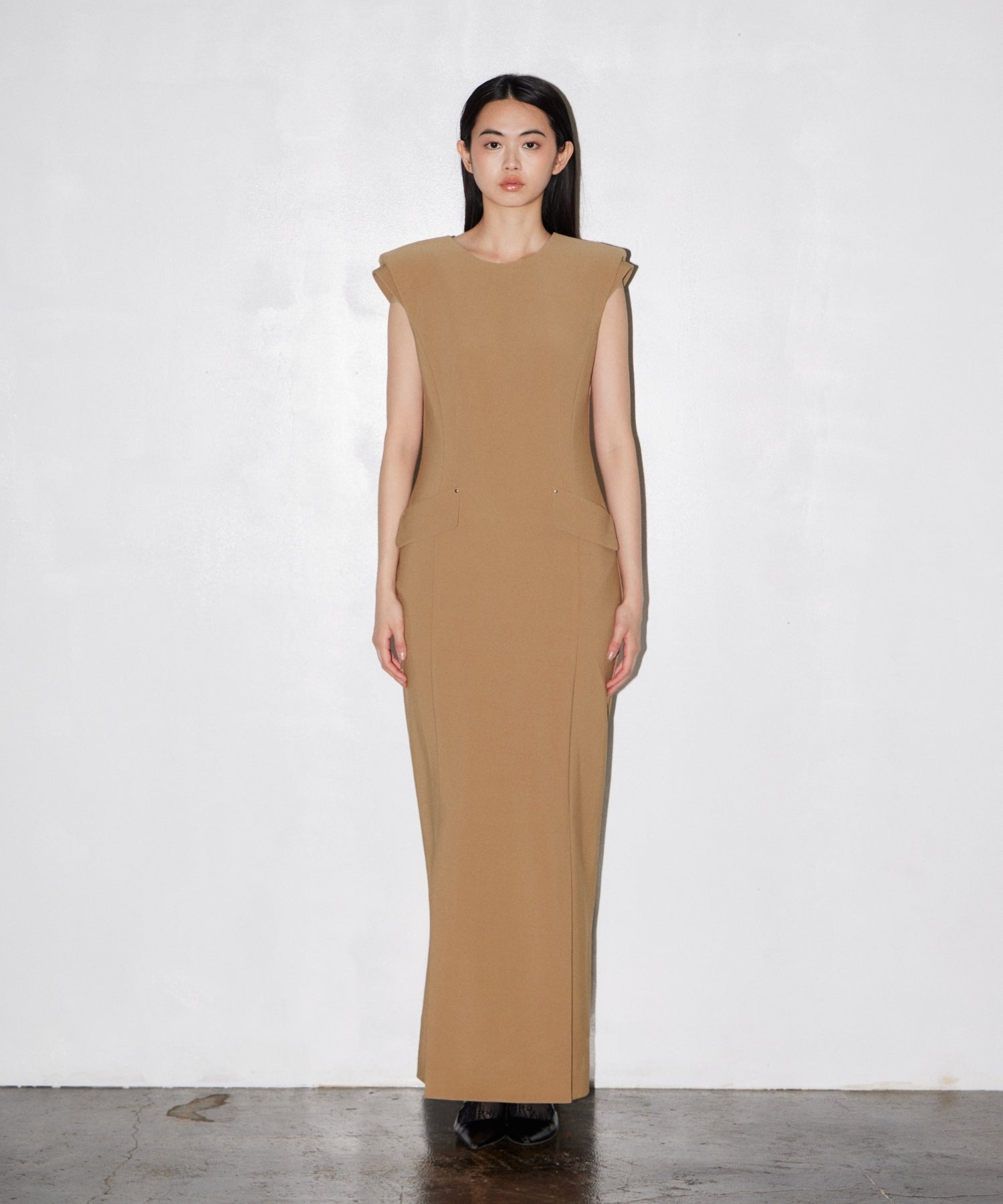 BACK OPEN FORM DRESS