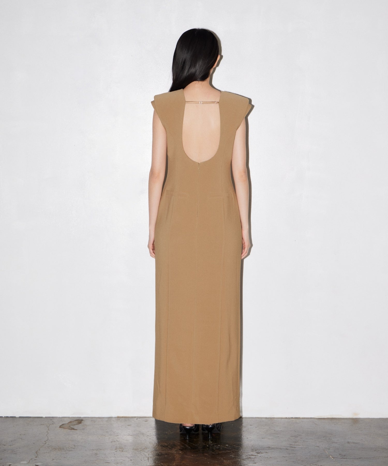 BACK OPEN FORM DRESS