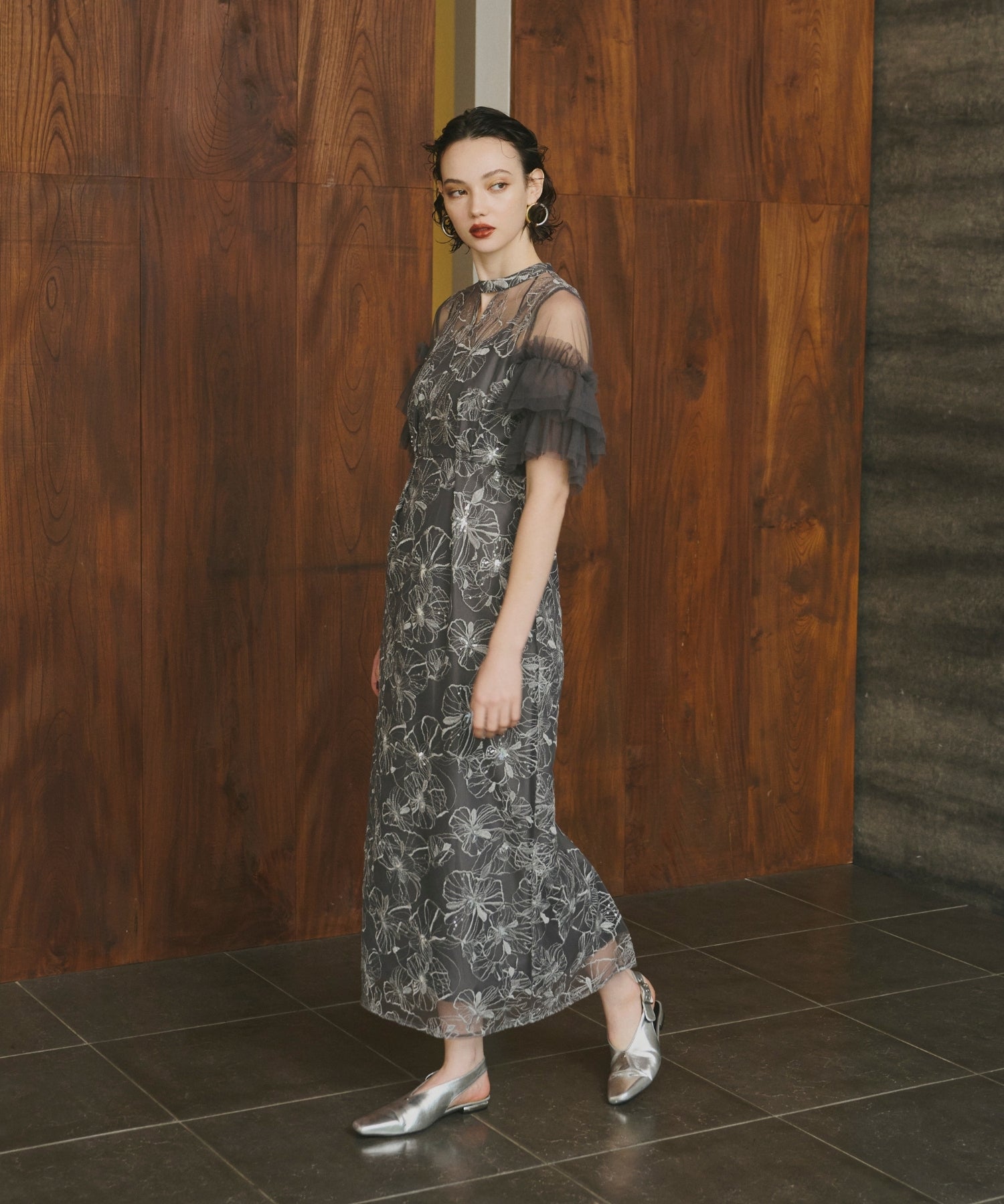 KEY NECK EMBROIDERY DRESS