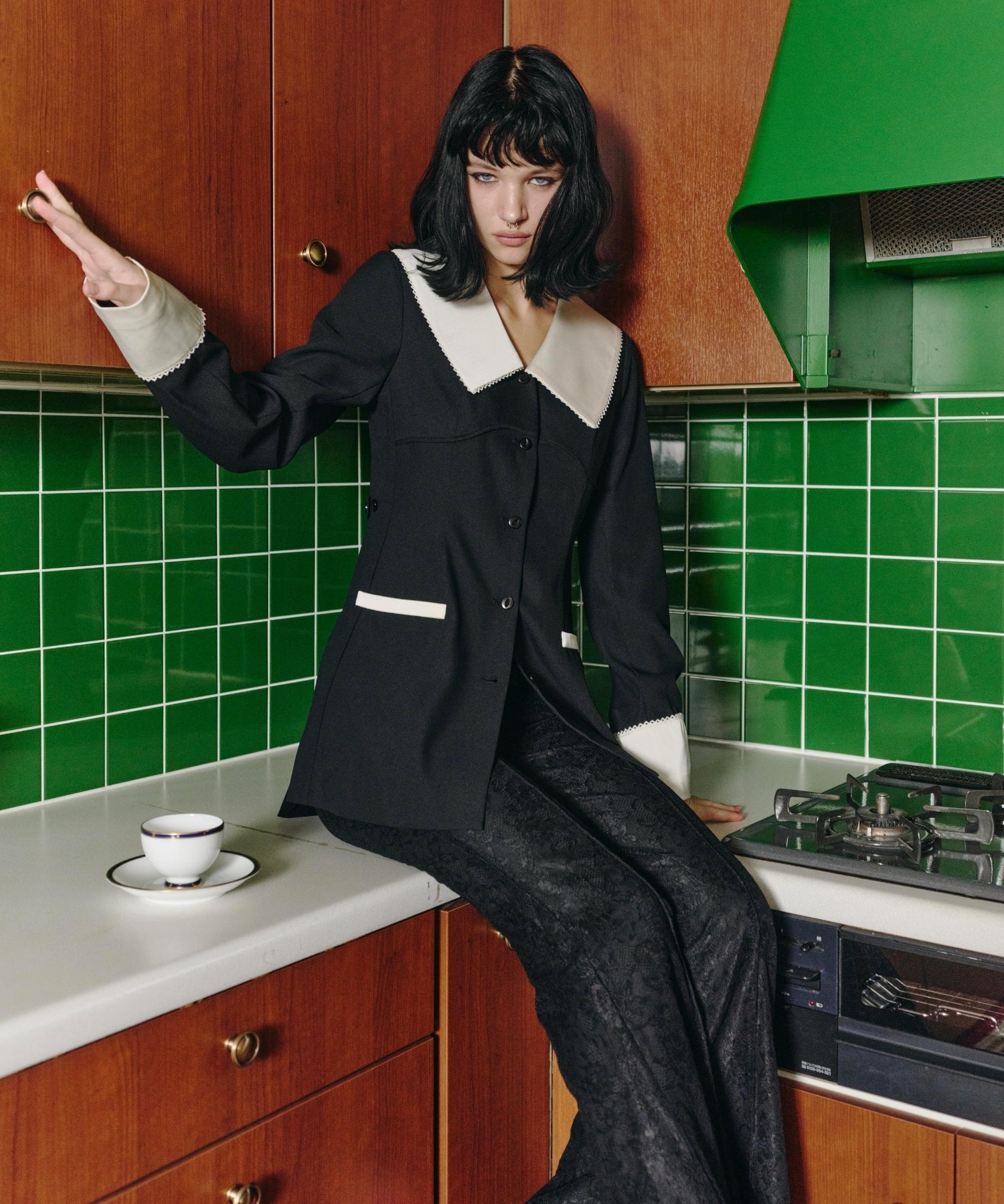 CONTRAST COLLAR SET UP DRESS