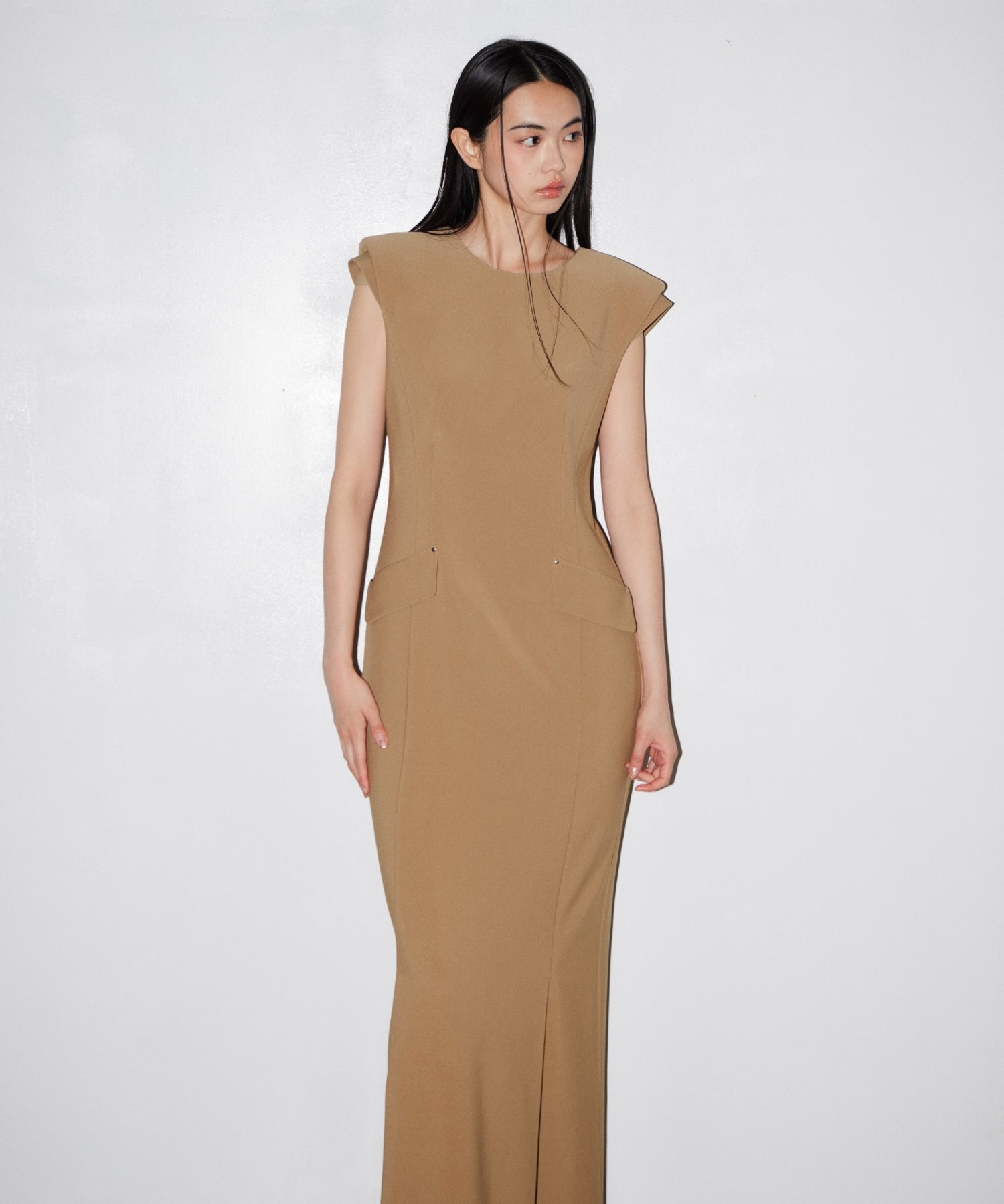 BACK OPEN FORM DRESS
