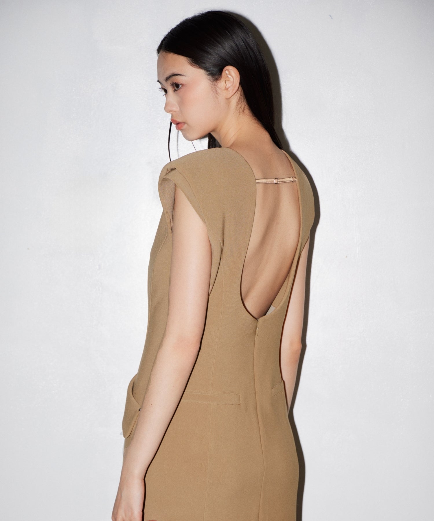 BACK OPEN FORM DRESS