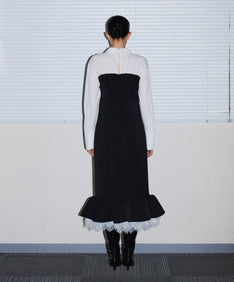 TAILORED FRILL DRESS ブラック 後ろ着用全身
