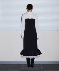 TAILORED FRILL DRESS ブラック 後ろ着用全身